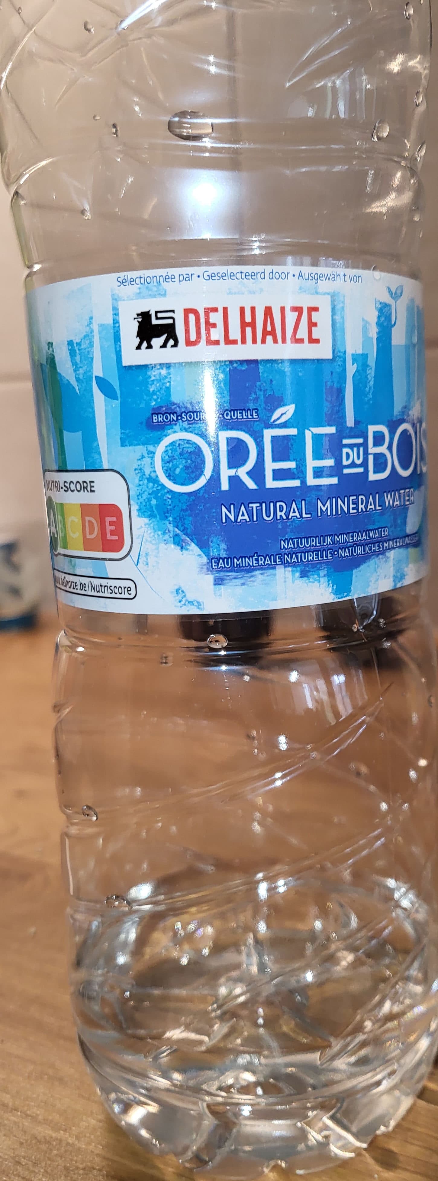 Delhaize Eau packshot