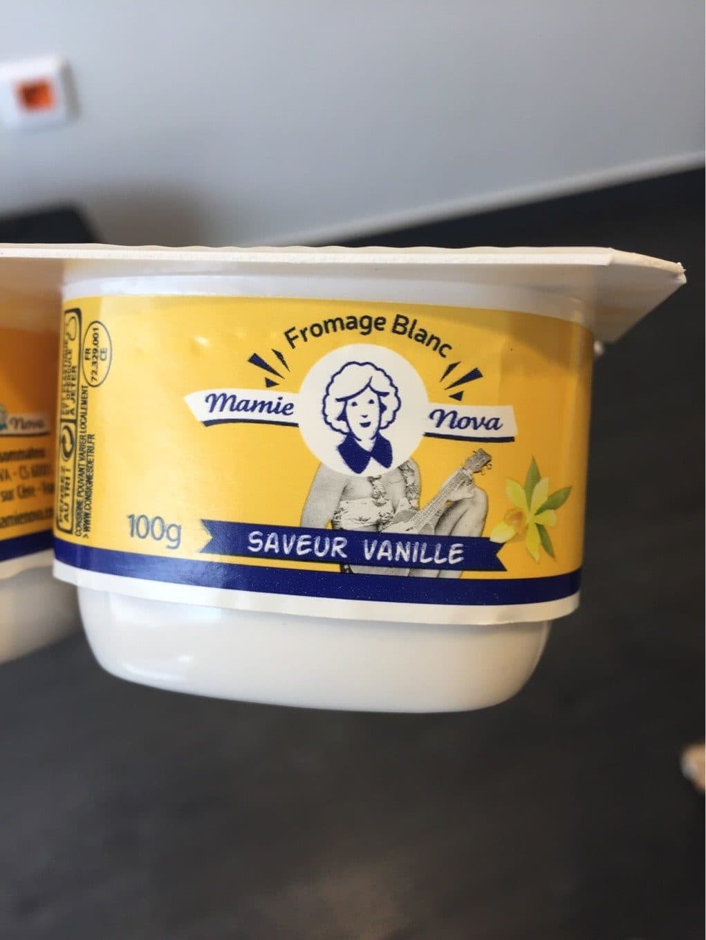 Mamie Nova Fromage blanc au lait entier sucre saveur vanille packshot