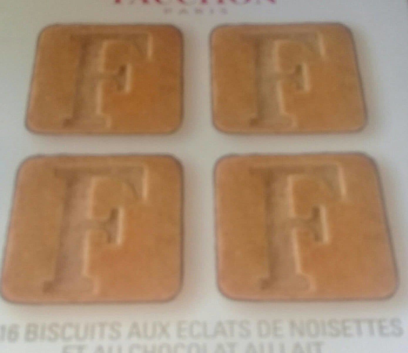 Open Food Facts 16 Biscuits Aux éclats De Noisettes Et Au Chocolat Au Lait packshot