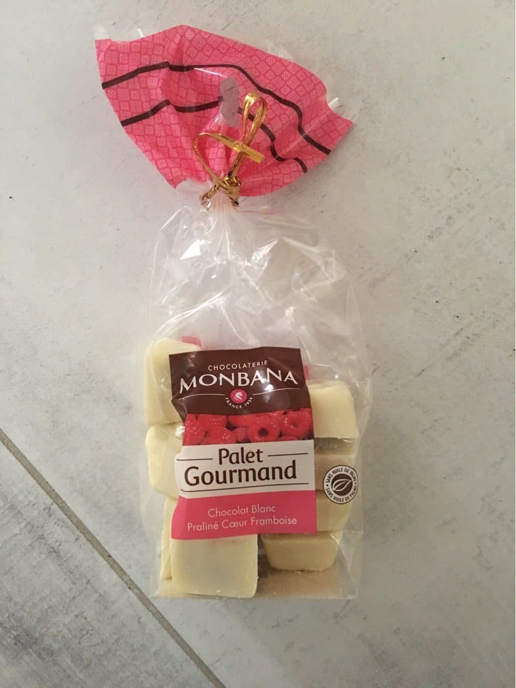 Monbana Palet gourmand chocolat blanc praliné coeur framboise packshot
