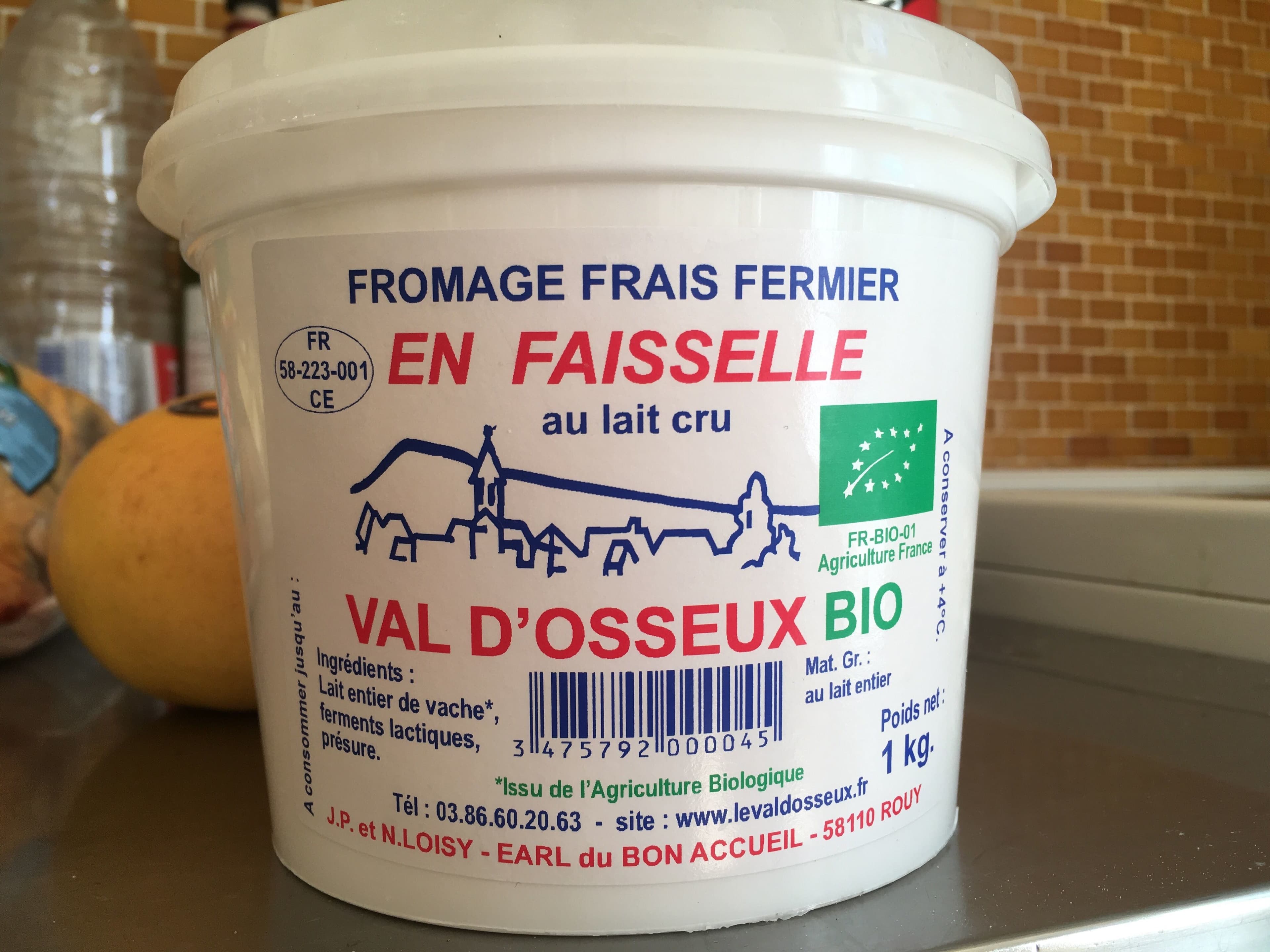 Val d’Osseux Fromage frais fermier en faisselle au lait cru packshot