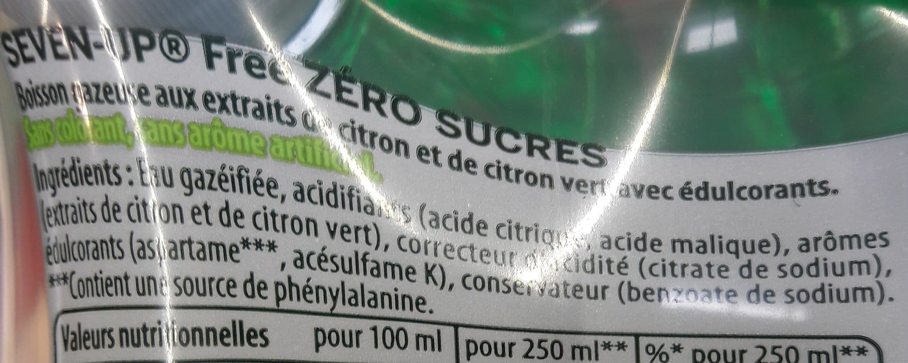 7UP 7UP Free saveur citron & citron vert format familial lot de 4 x 1,5 L packshot