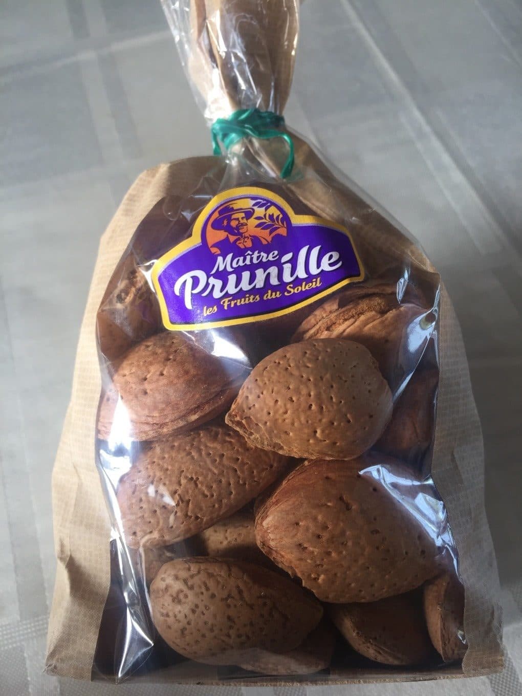 Maitre Prunille Amandes en coque 1/2 tendre packshot