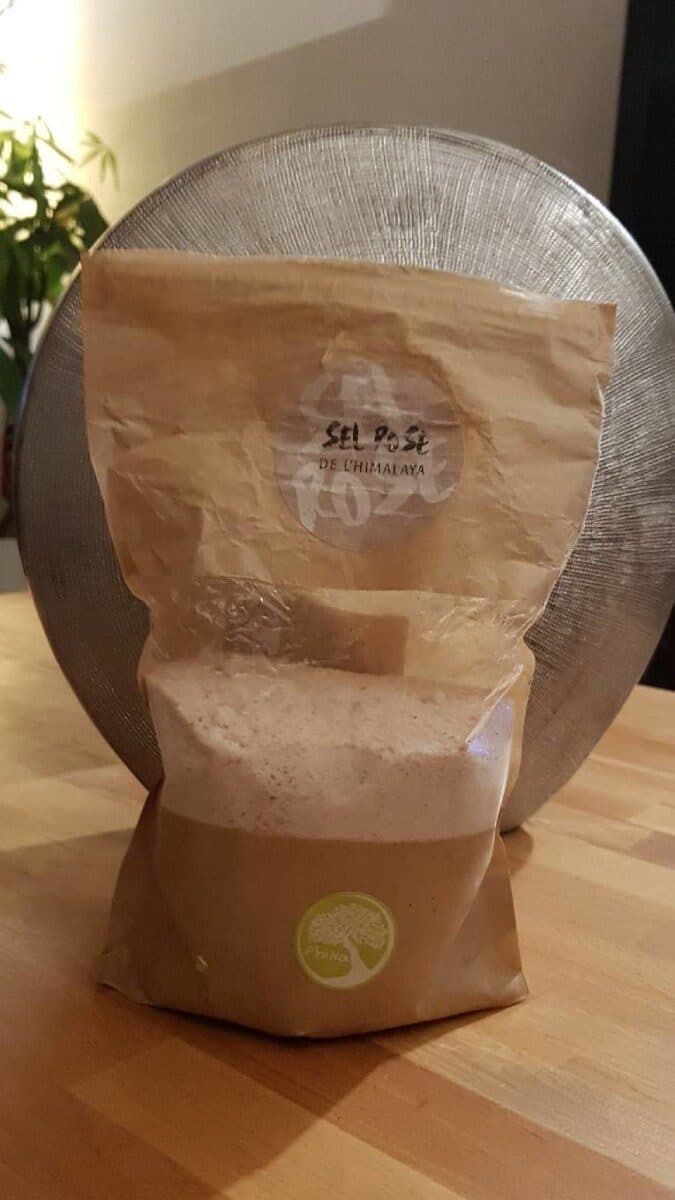 Philia Sel fin rose de l'Himalaya non raffiné et récolté à la main packshot