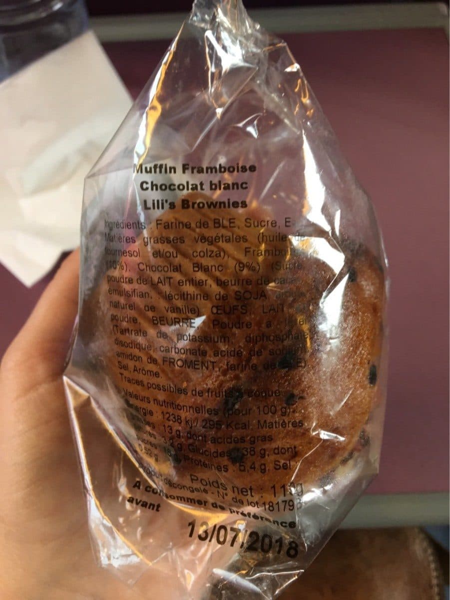 Open Food Facts Rasberry white chocolate chunk muffin packshot