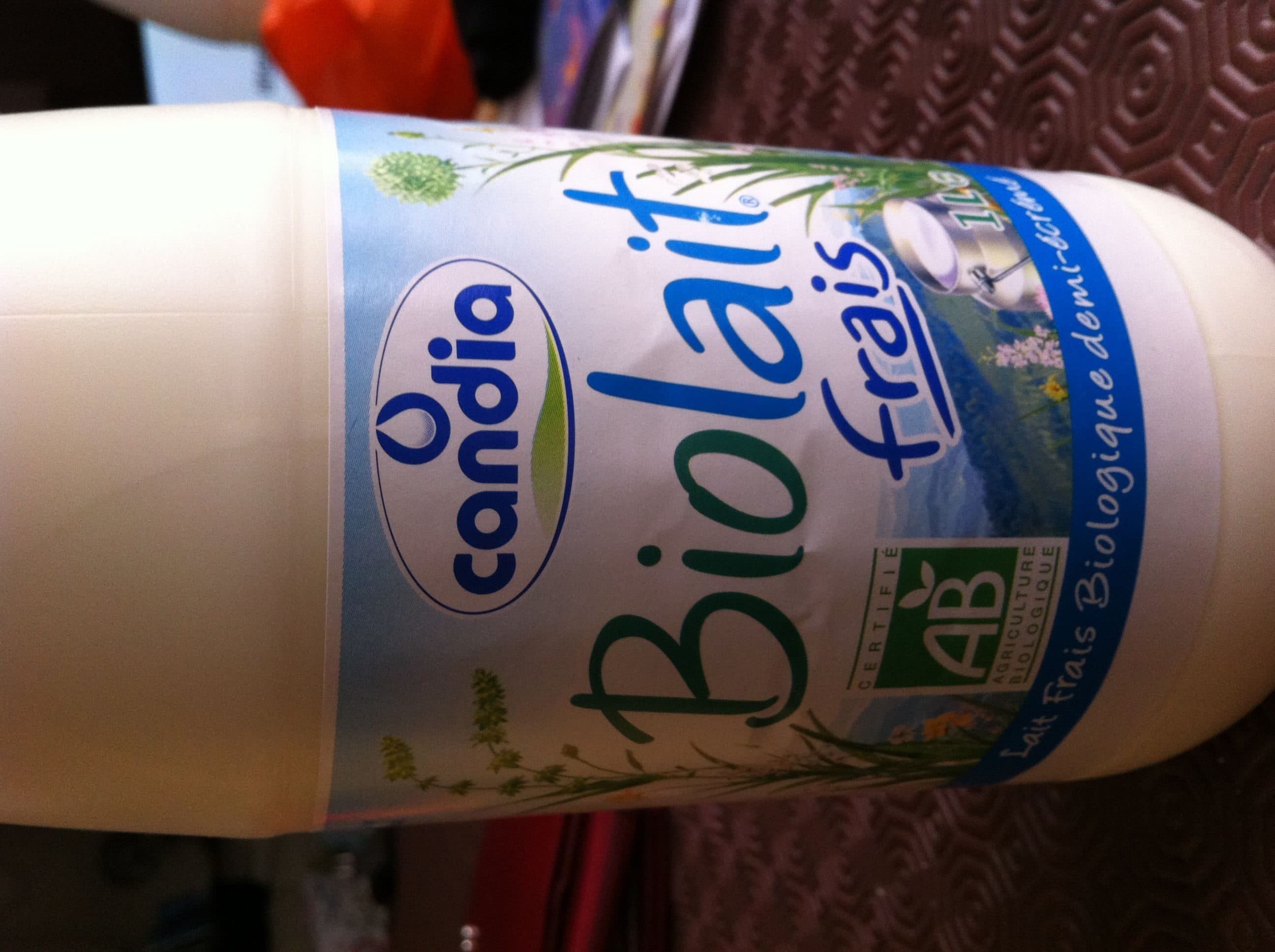 Candia Biolait frais demi-écrémé pasteurisé packshot