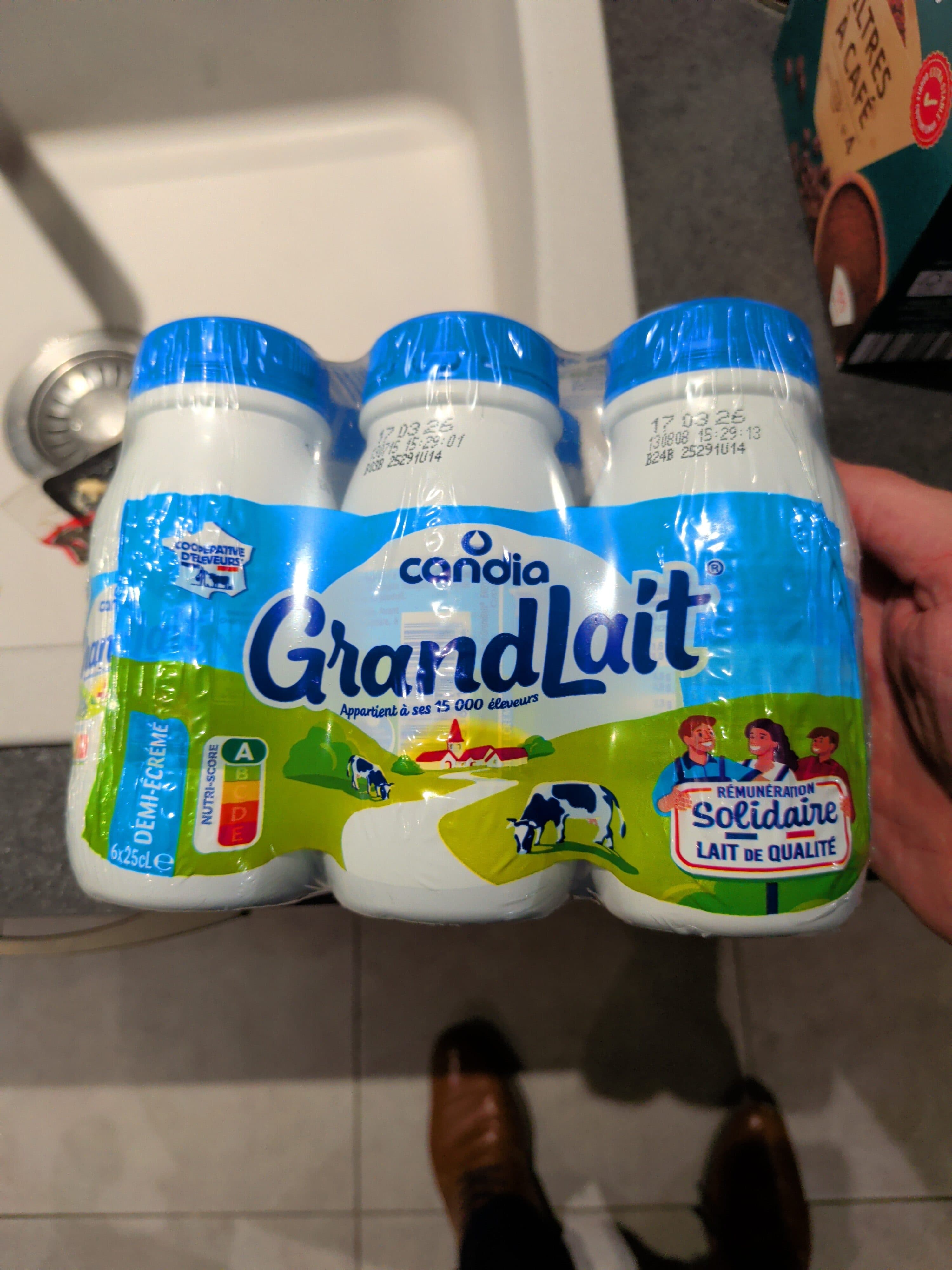 Candia GrandLait demi-écrémé packshot