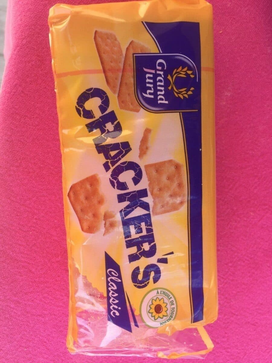 Grand Jury Cracker's. Classic packshot