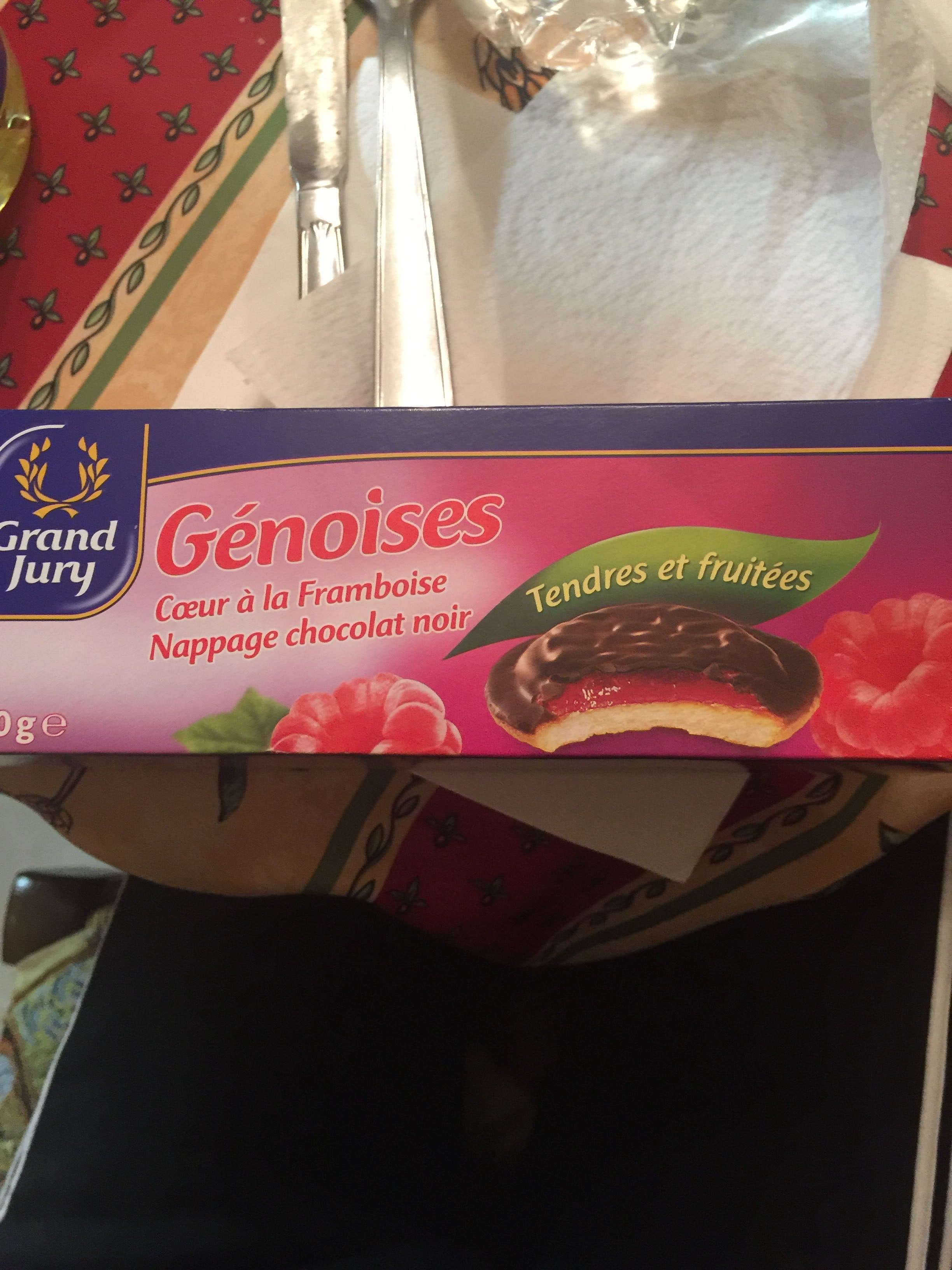 Grand Jury Génoises coeur à la famboise nappage chocolat noir packshot
