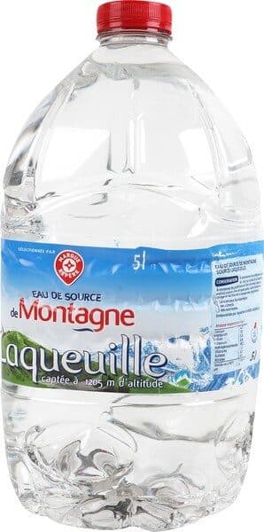 Laqueuille Eau de source de montagne fontaine packshot