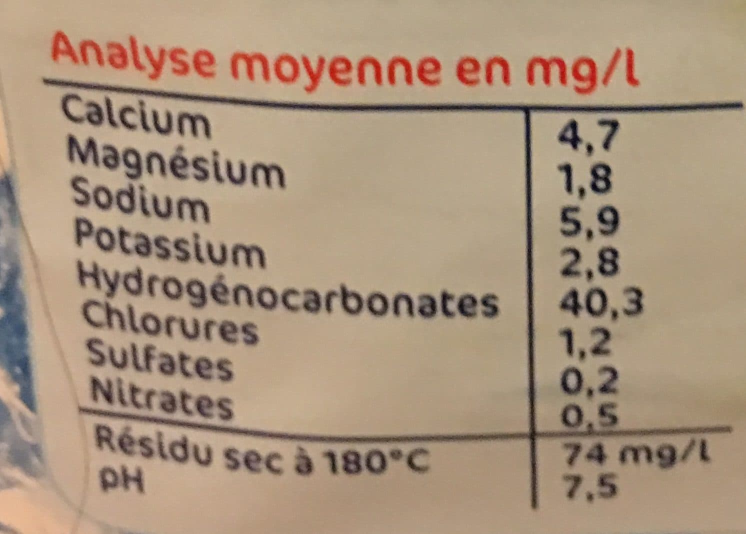 Laqueuille Eau de source de montagne fontaine packshot