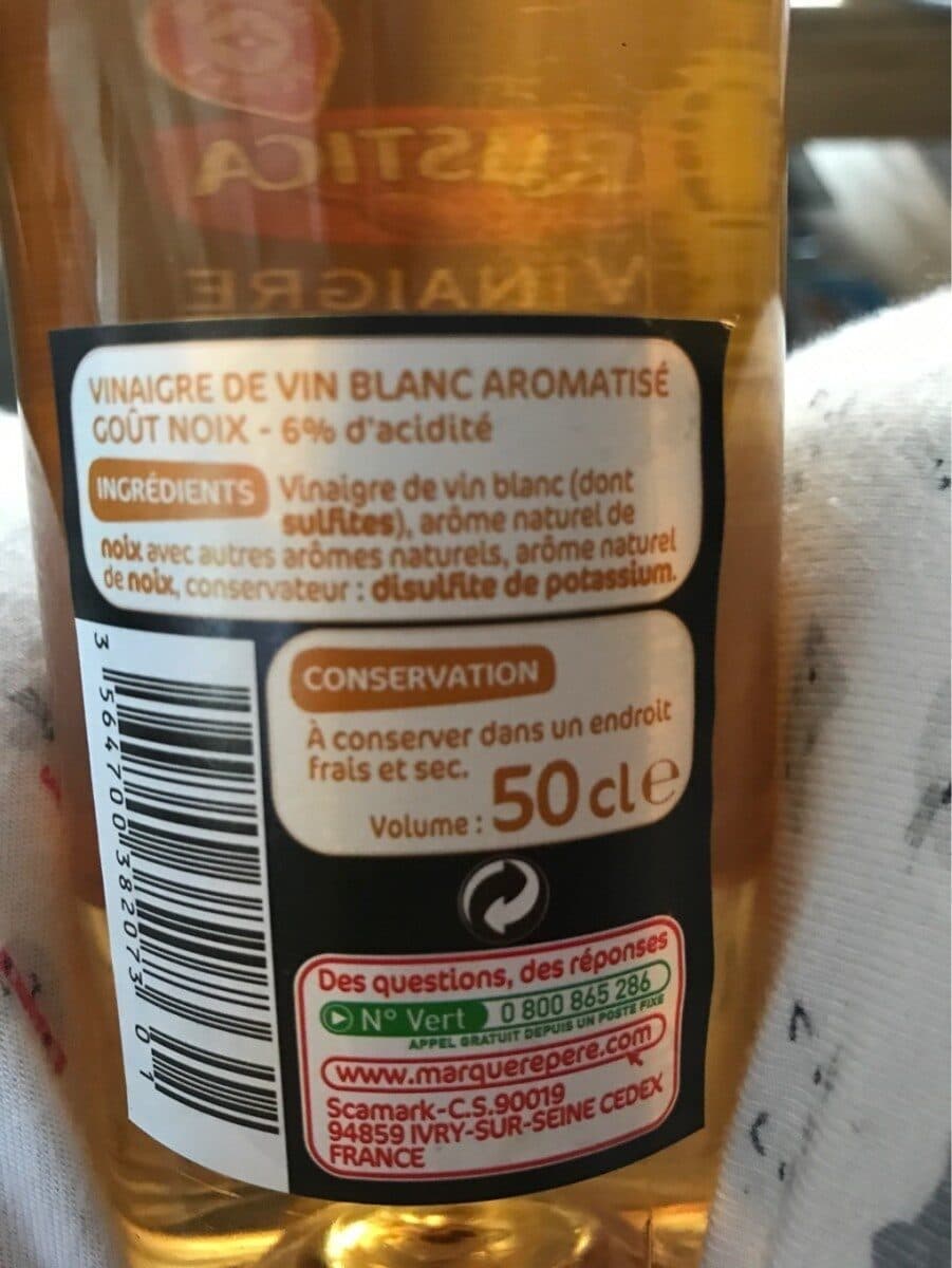 Marque Repère Vinaigre de vin blanc aromatisé à la noix packshot