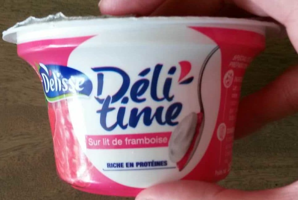 Délisse Encas riche en protéines sur lit de framboise packshot