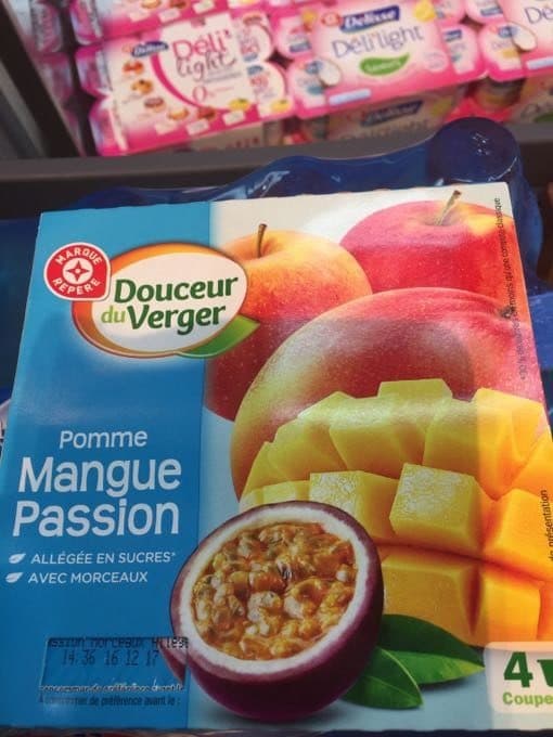 Marque Repère Eau de source de montage packshot