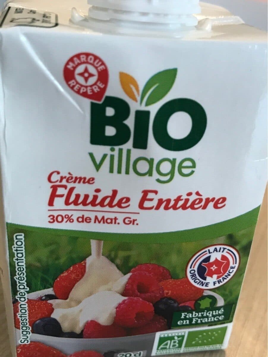 Bio Village Crème fluide entière UHT bio packshot