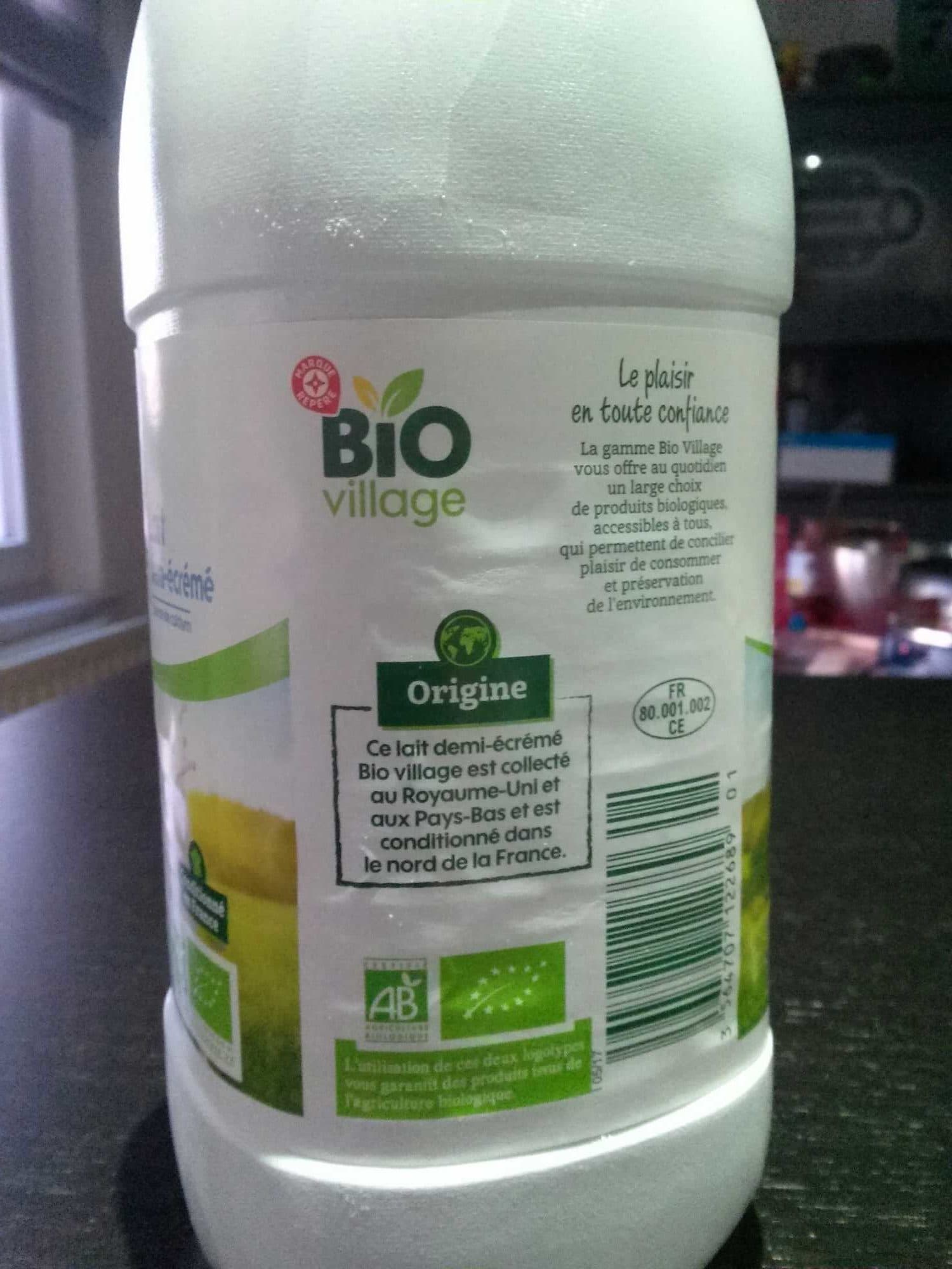 Bio Village Lait Demi-écrémé packshot