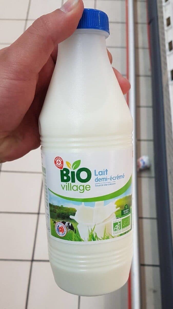 Bio Village Lait demi-écrémé packshot