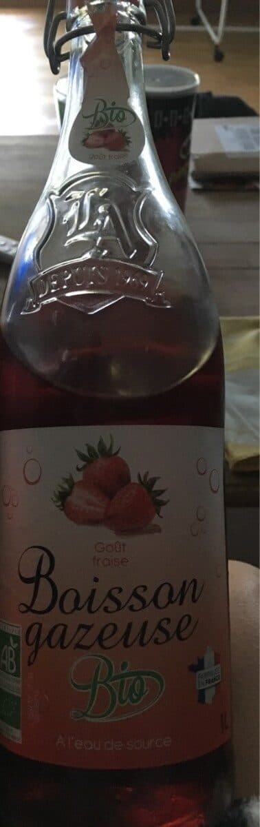 GRAND FRAIS Boisson gazeuse bio à l'eau de source goût fraise packshot