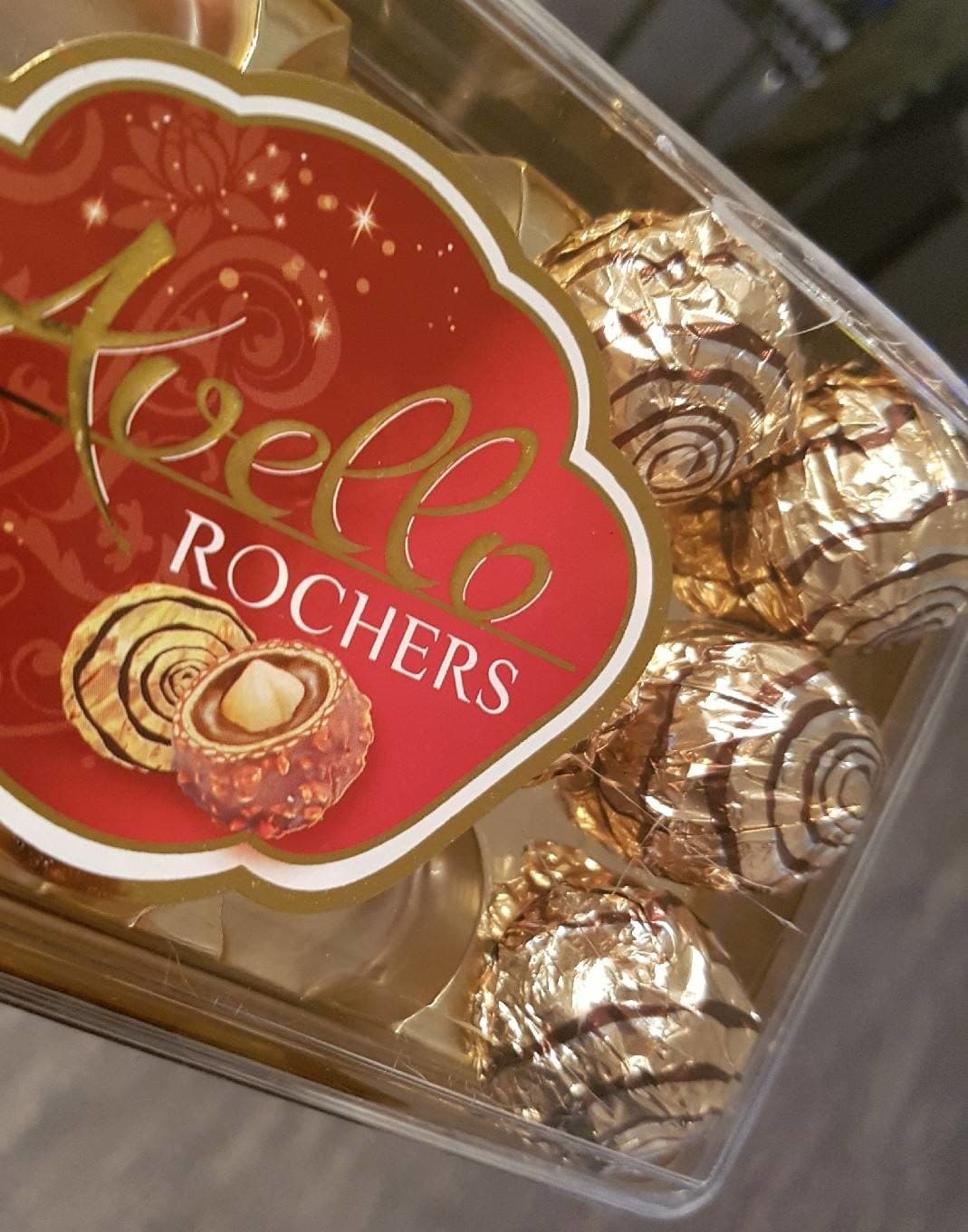 Ferrero Avello Rochers packshot