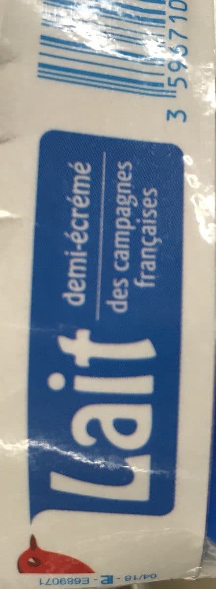 Auchan Lait demi-écréméen face avant ne pas mettre de picto nutritionnel ni la phrase de renvoi % des Repères ou AQR packshot