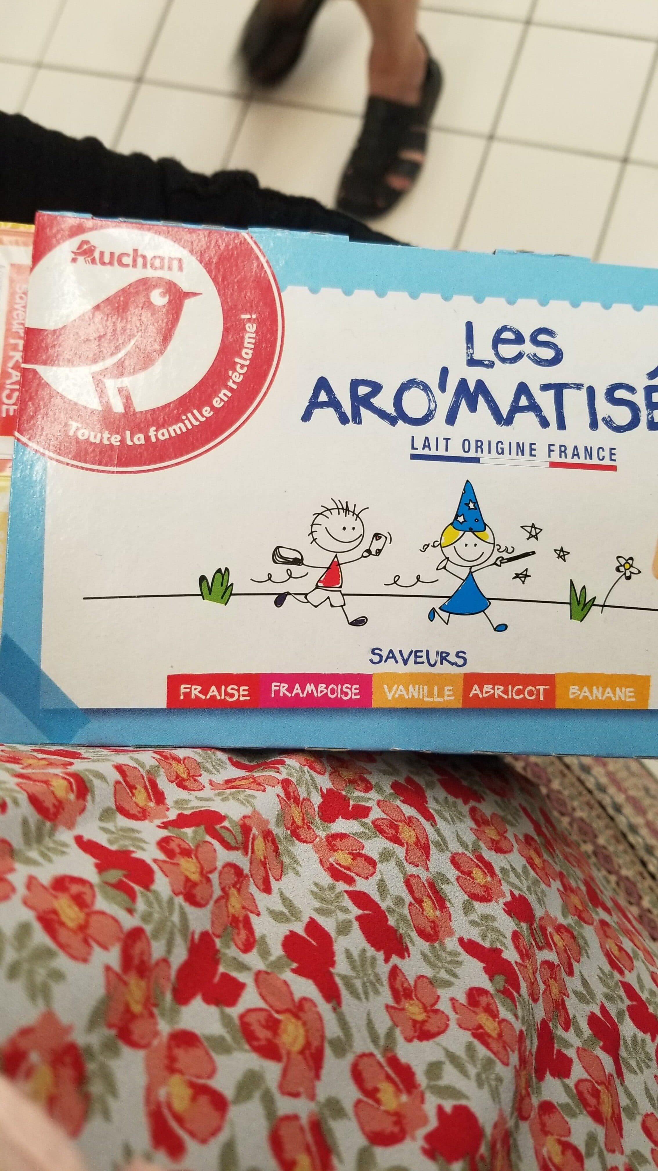 Auchan LES AROMATISES SANS arome artificiel Saveurs :Fraise / Framboise / Abricot / Banane / VanillePicto : Lait Origine France packshot