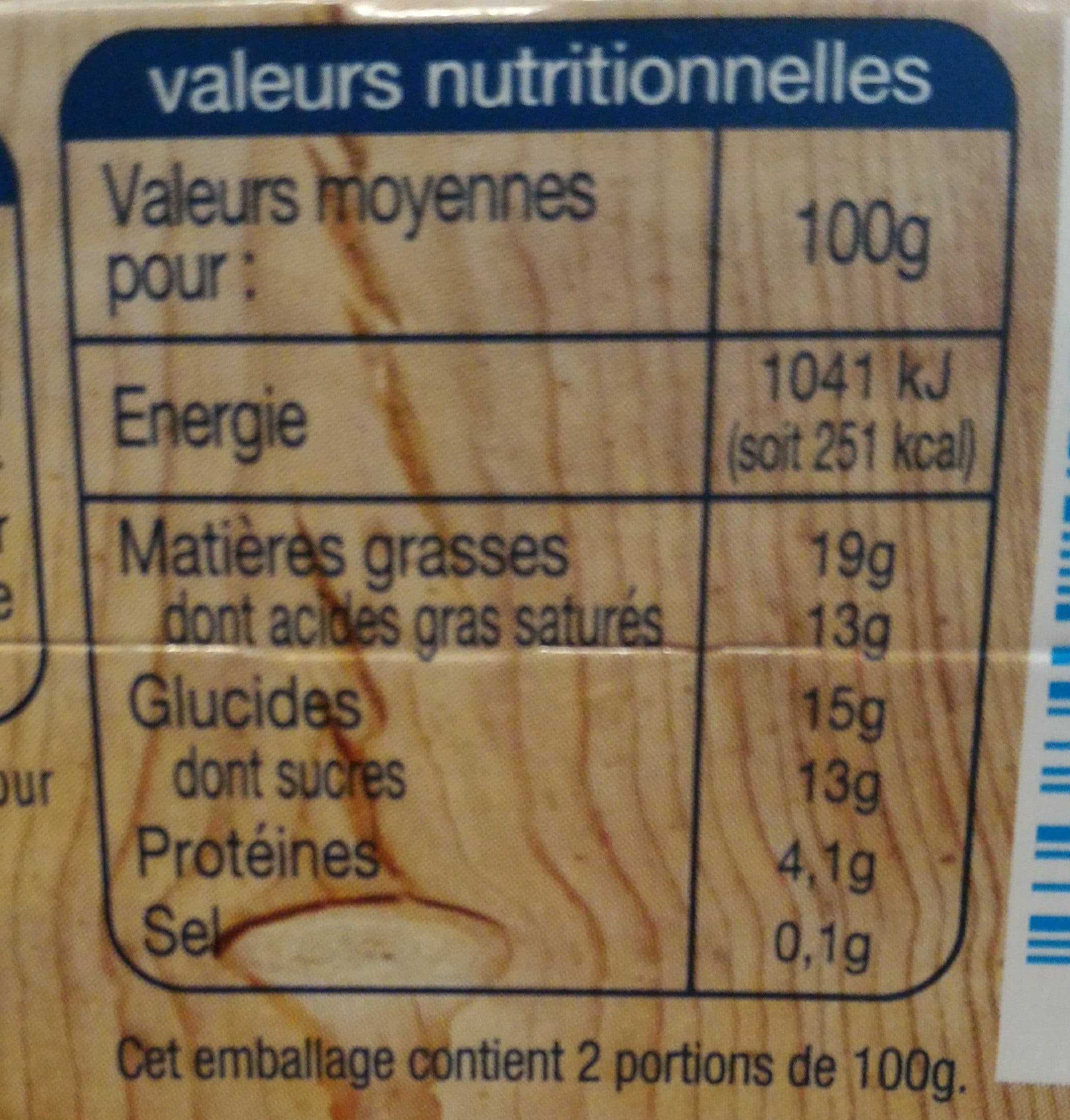 Auchan Crème brûlée saveur vanille avec sachet d'éclats de caramel packshot