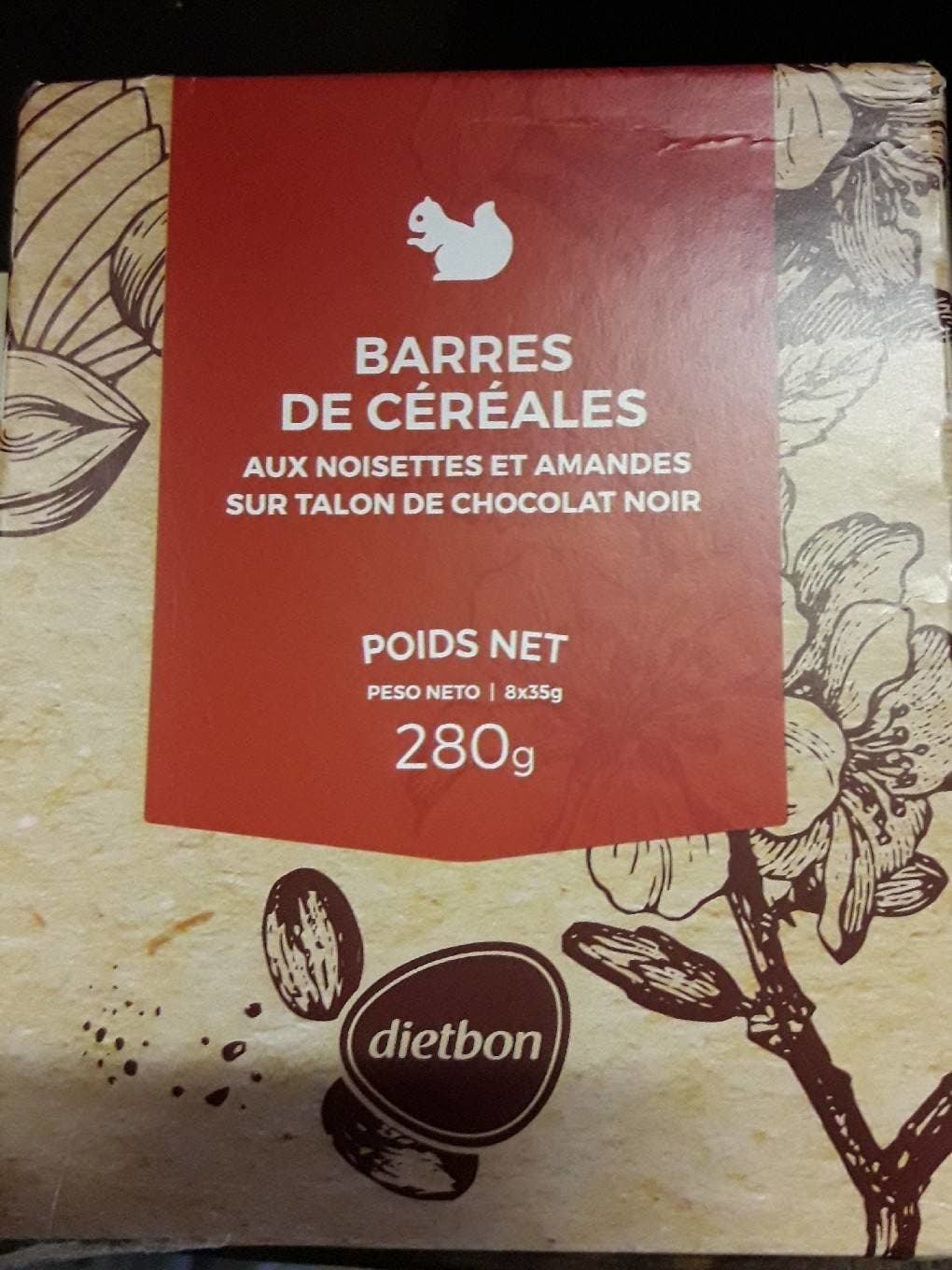 Dietbon Barre de céréales aux noisettes et amandes sur talon de chocolat noir packshot
