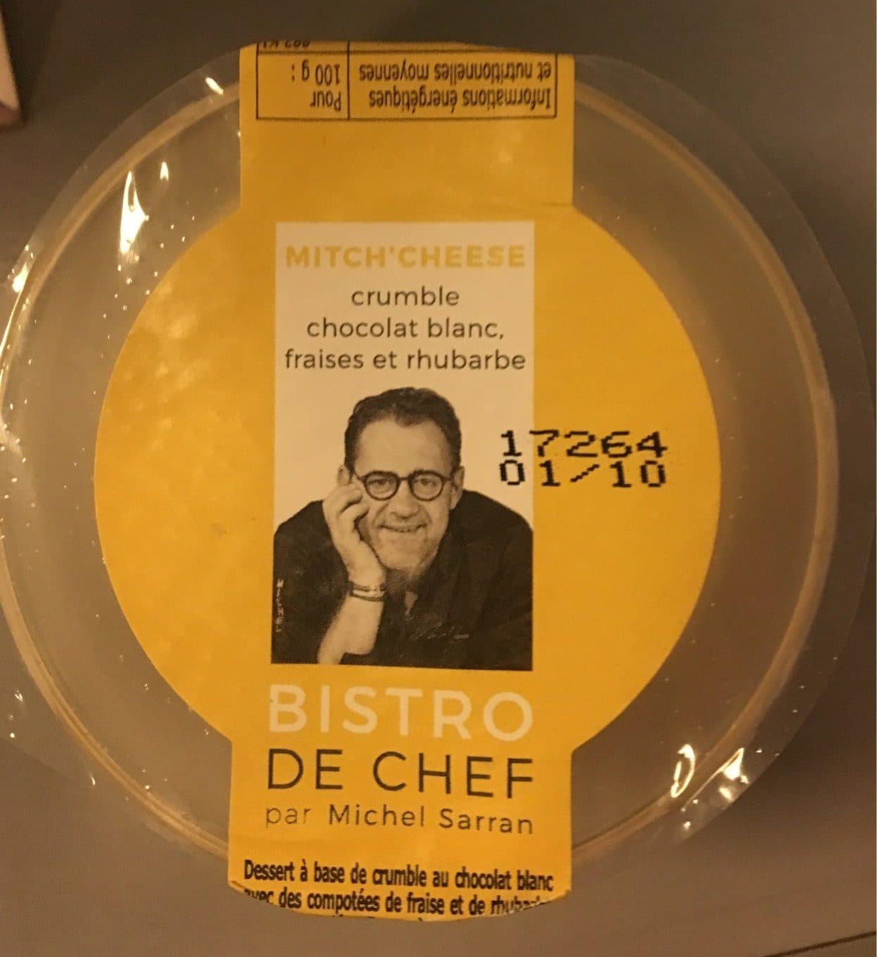 Bistro De Chef Mitch’cheese crumble chocolat blanc, fraises et rhubarbe verte surmontées d'une crème cheese packshot