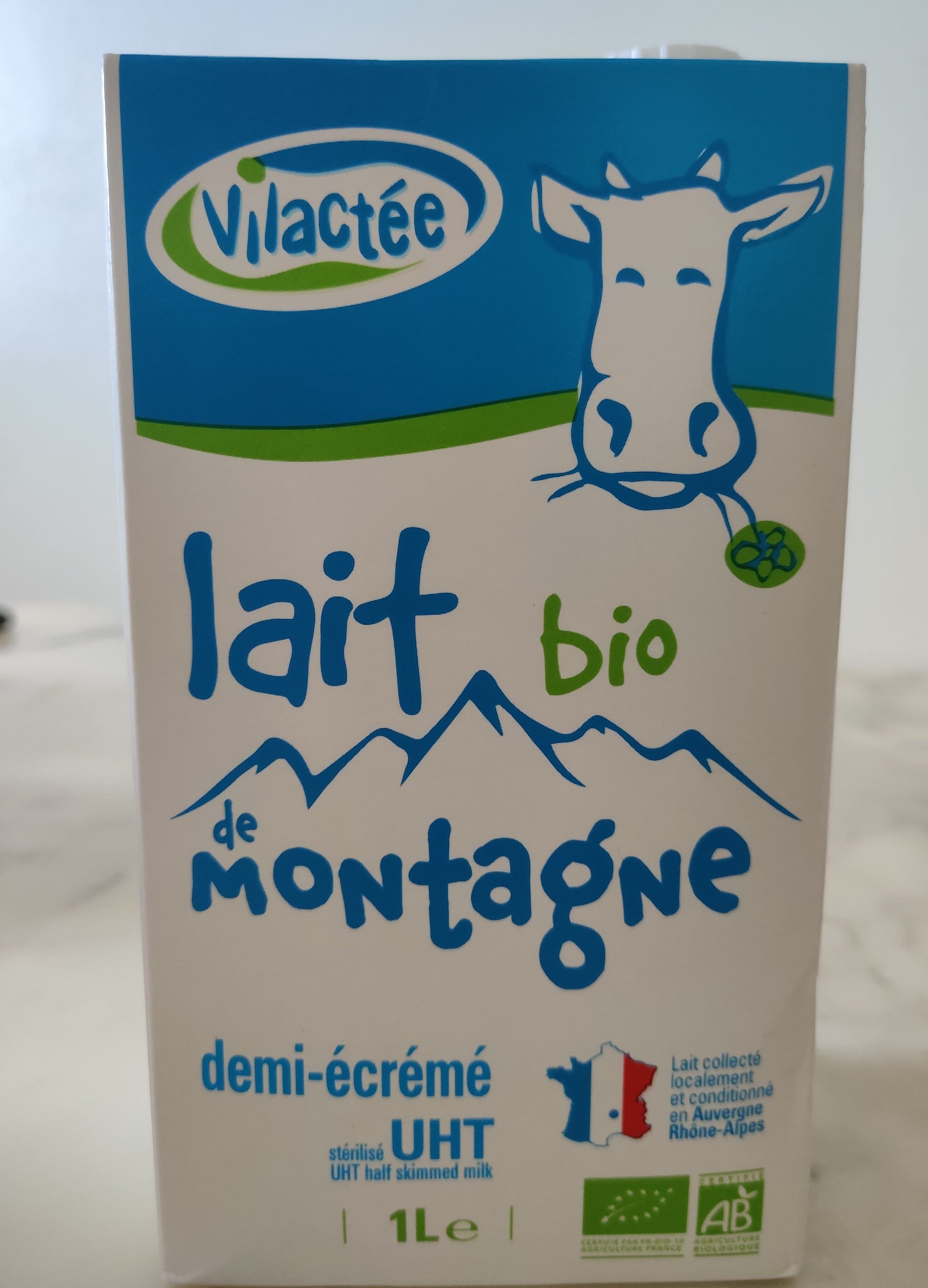 Vilactée Lait demi-écrémé bio packshot