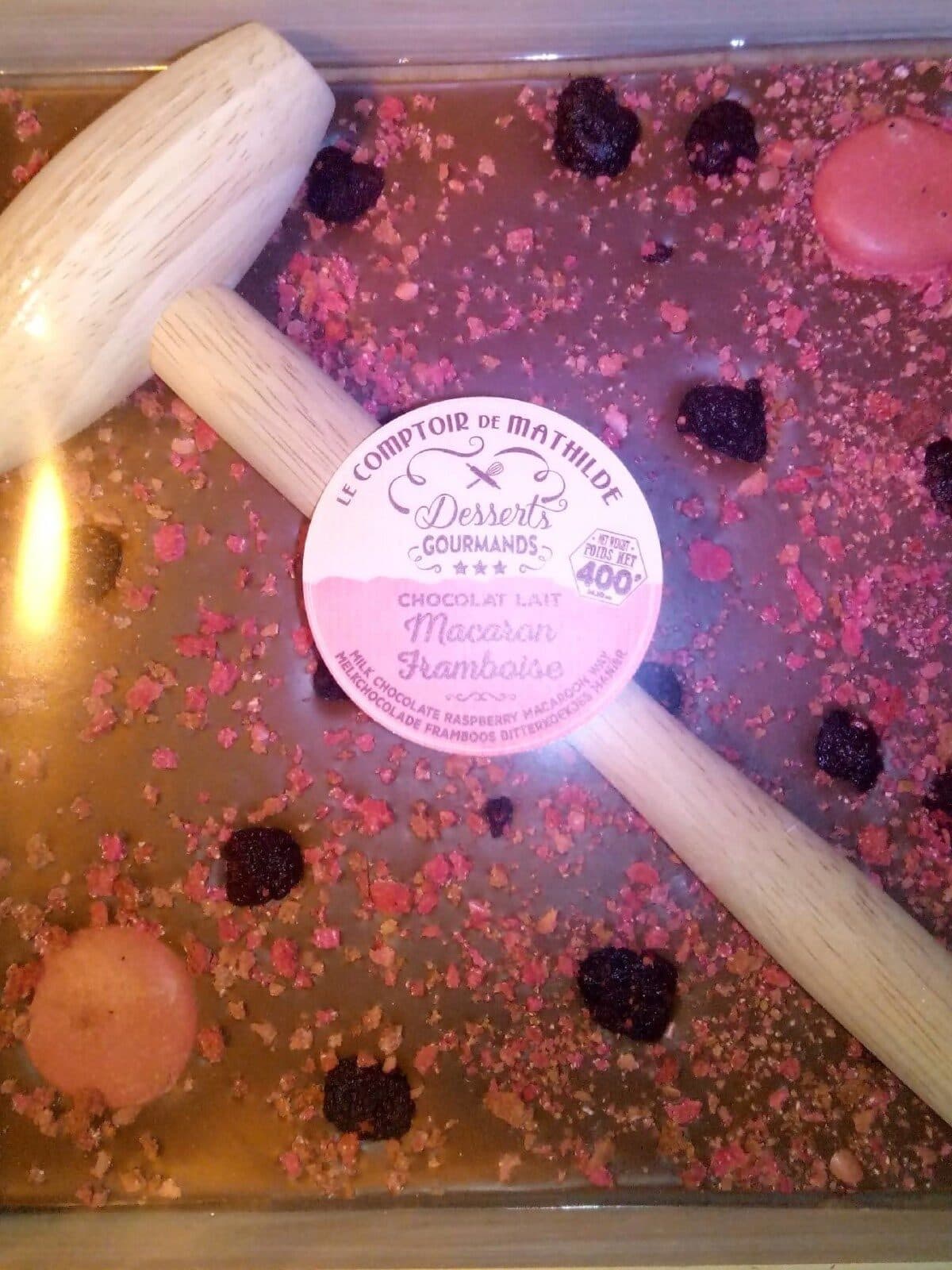 Le Comptoir de Mathilde Chocolat au lait macaron framboise packshot