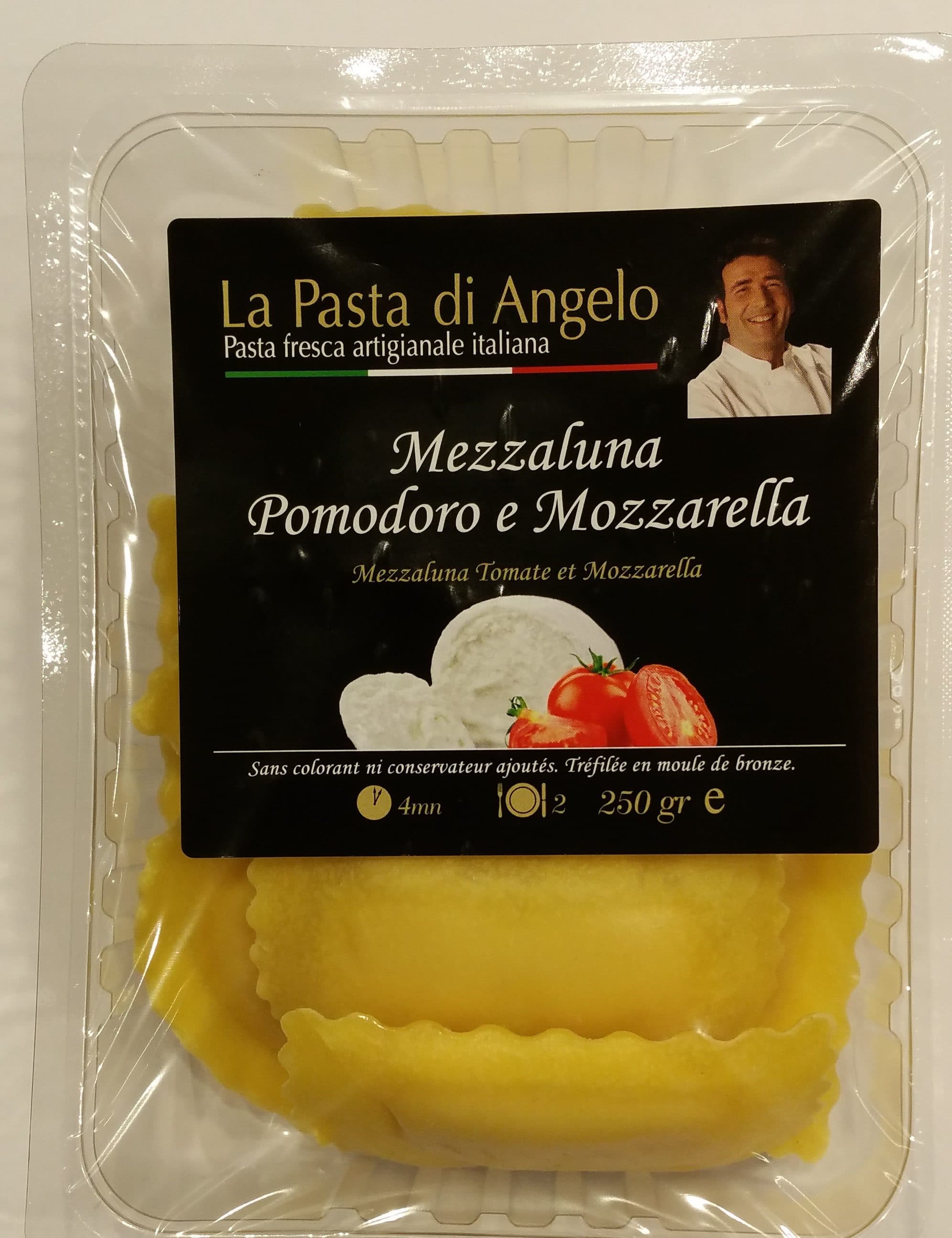 La Pasta di Angelo Mezzaluna Pomodoro e Mozzarella packshot