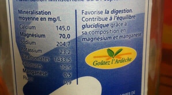 Veyrenc Eau minerale naturelle gazeuse REINE DES BASALTES packshot