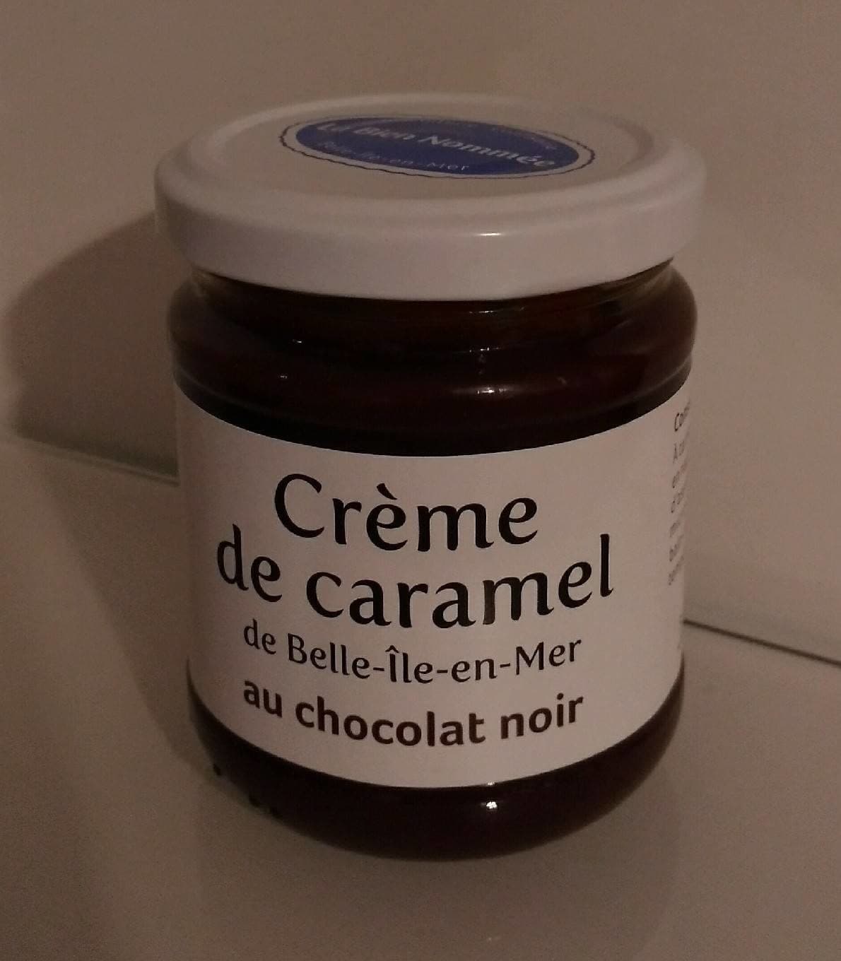La Bien Nommée Crème de caramel de Belle-Ile-en-Mer au chocolat noir packshot