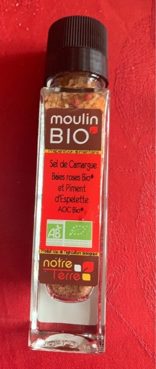 Notre Terre sel de Camargue piment d'espelette AOC et baies roses packshot