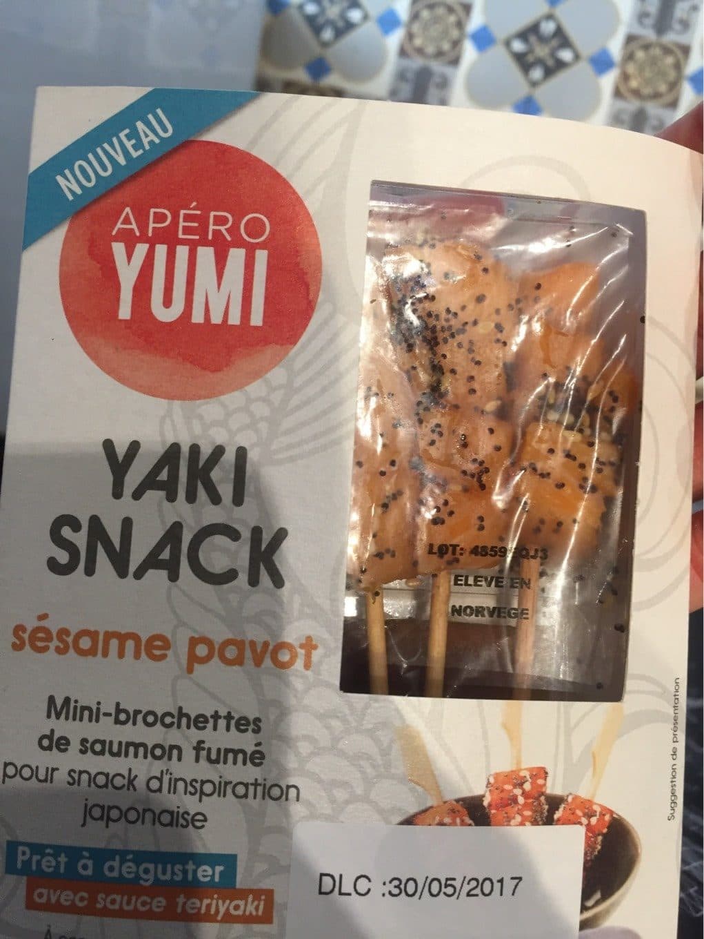 Apero Yumi Yakitoris snack mini brochettes sésame pavot avec sauce teriyaki ARMORIC packshot