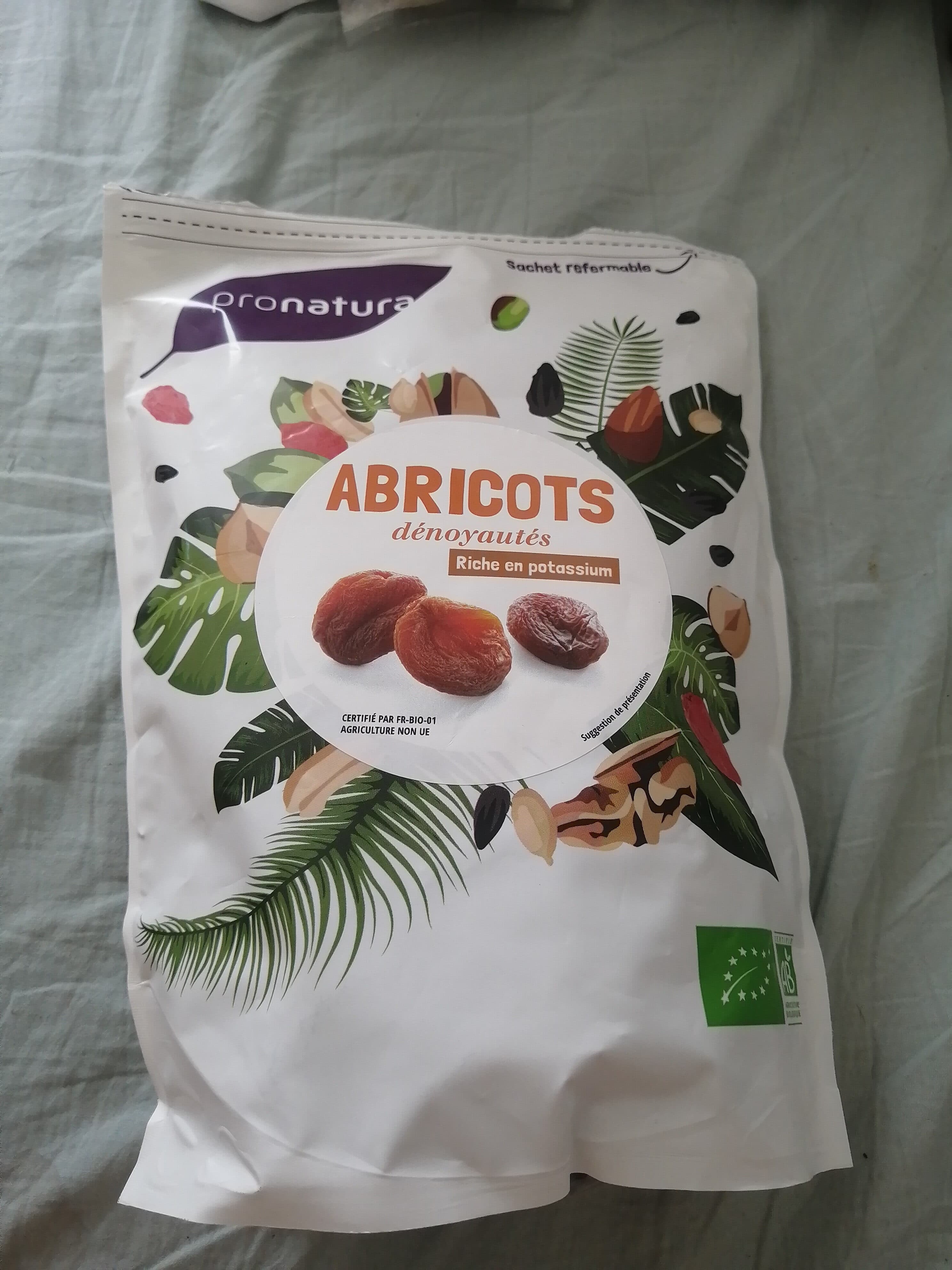 Pronatura Abricots dénoyautés bio packshot