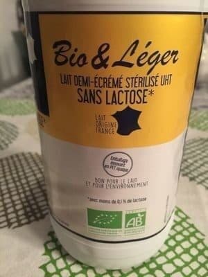Lait plaisirs Lait demi-écrémé stérilisé UHT sans lactose packshot