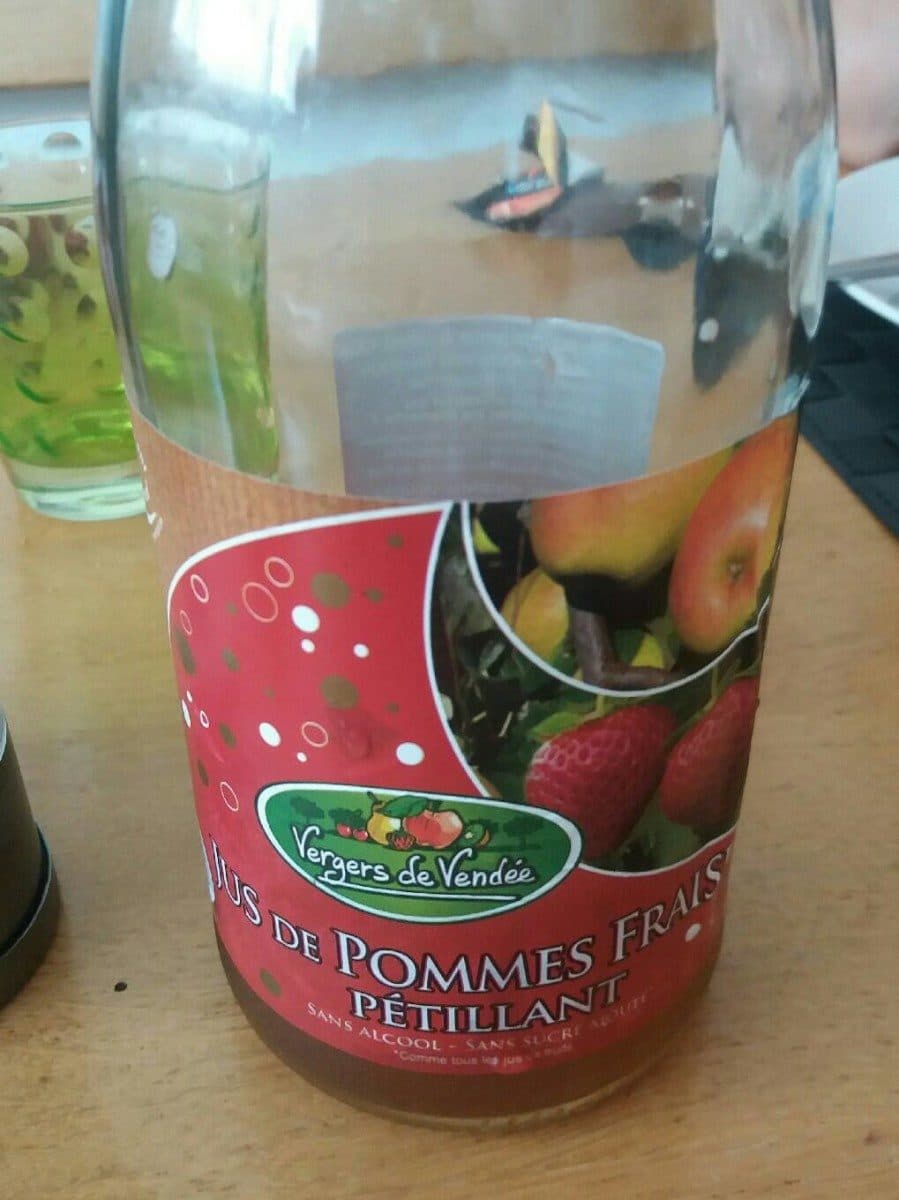 Vergers de Vendée Jus de pommes fraises pétillant packshot