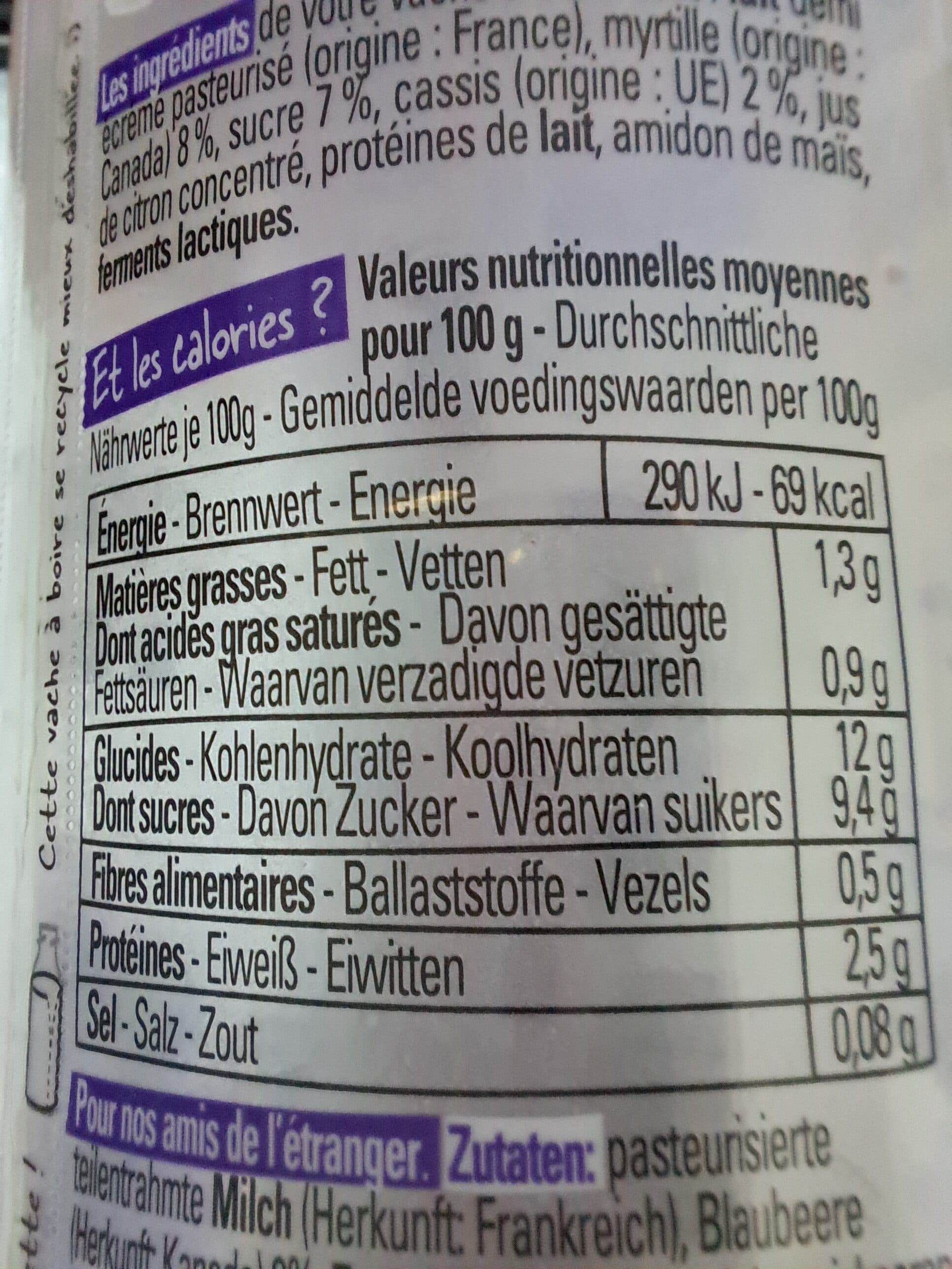Michel et Augustin Vache à boire myrtilles sauvages packshot