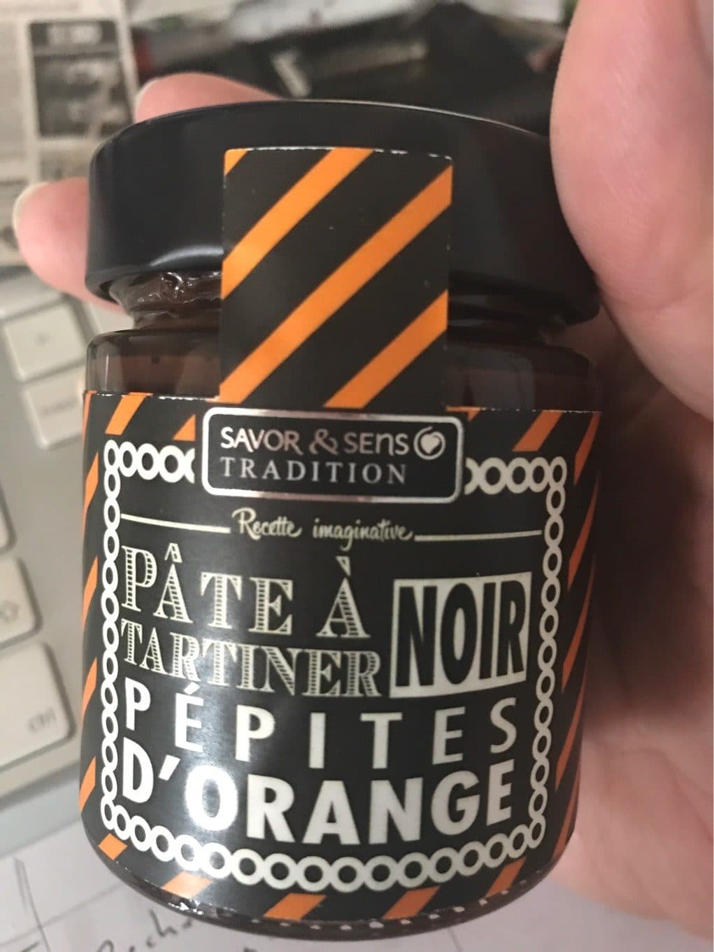 Savoir Et Sens Pâte à tartiner noir pépites d'orange packshot