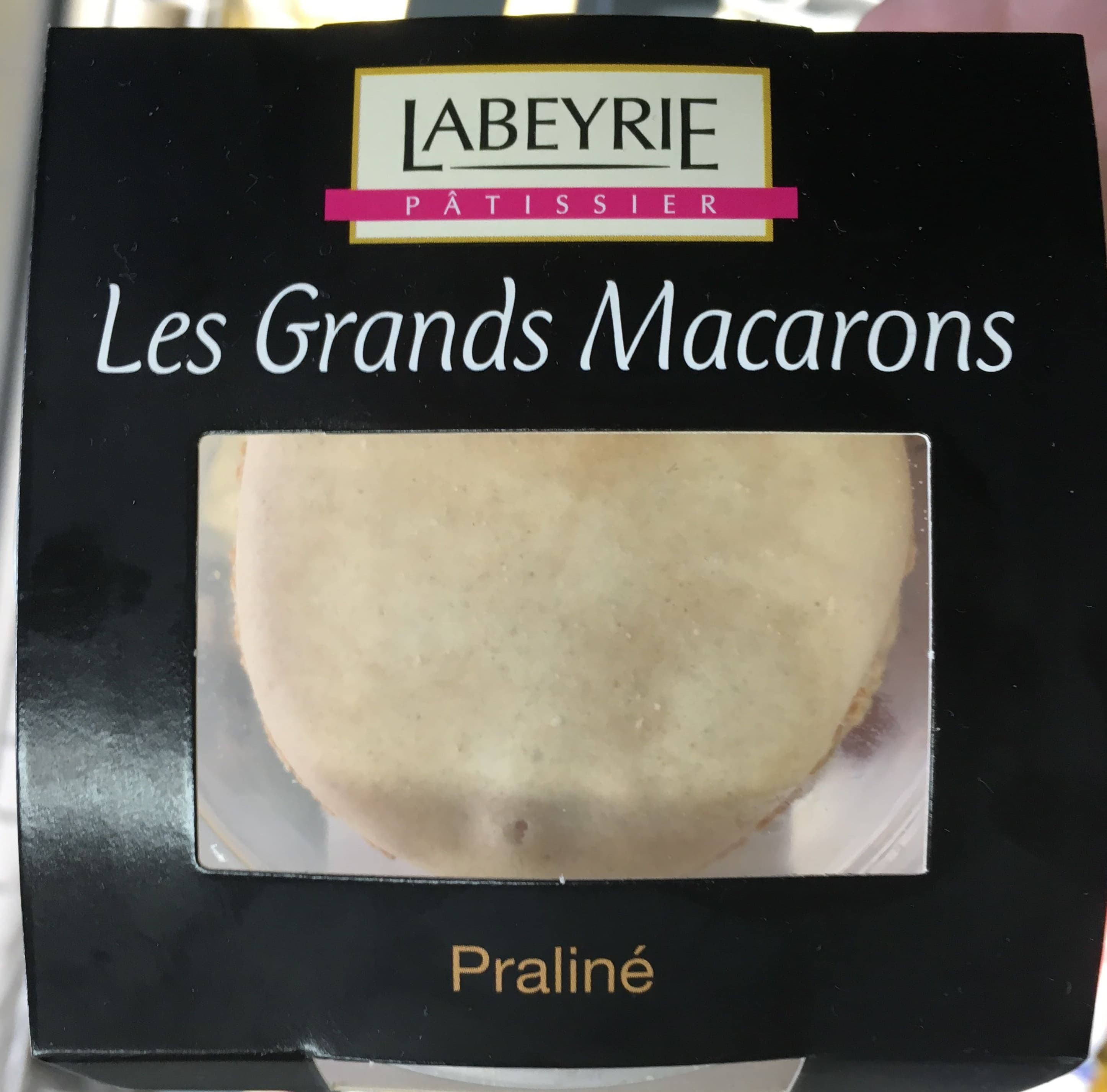 Labeyrie Les Grands Macarons Praliné packshot