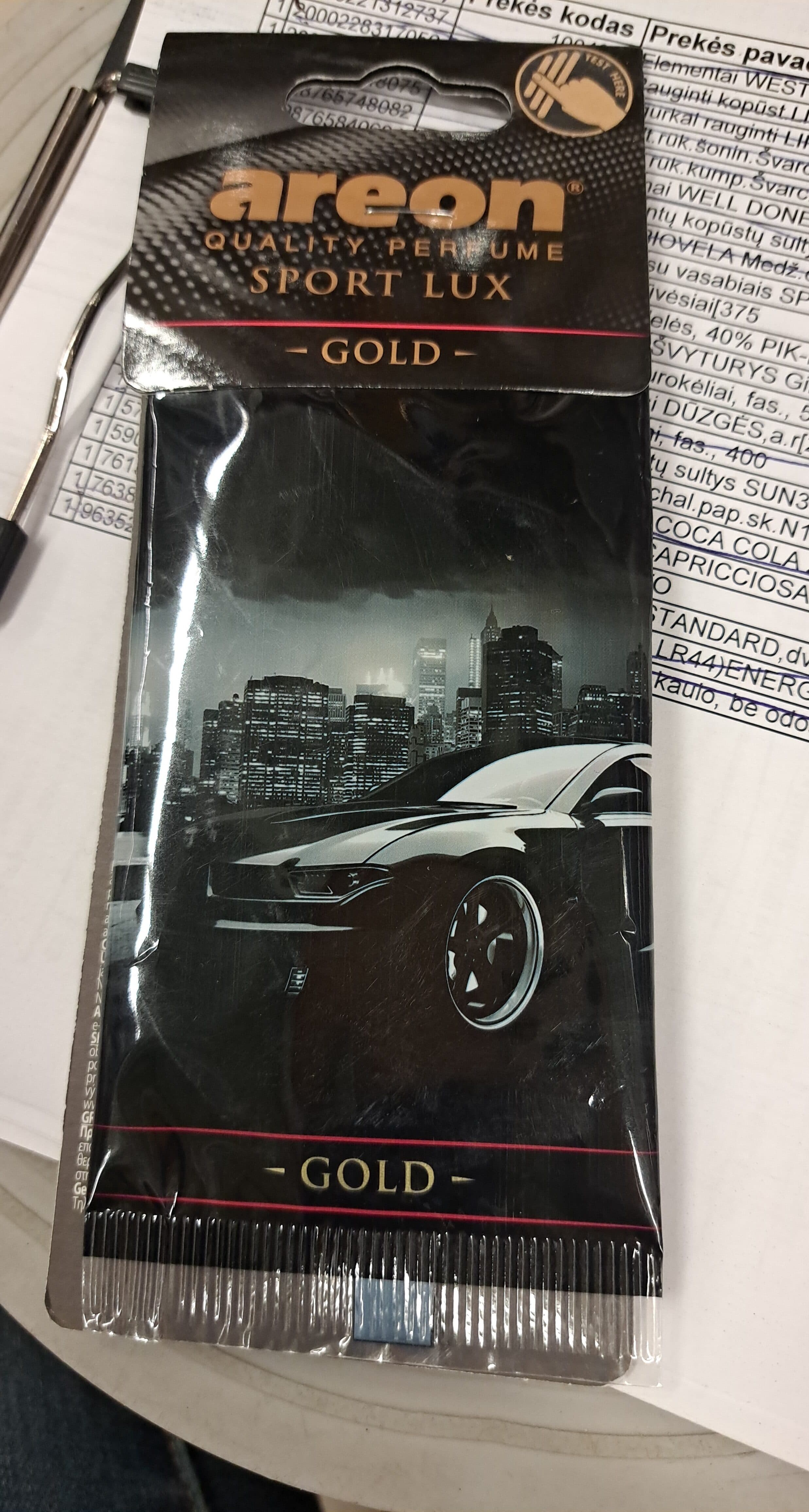 Oro gaidelis i mašina packshot