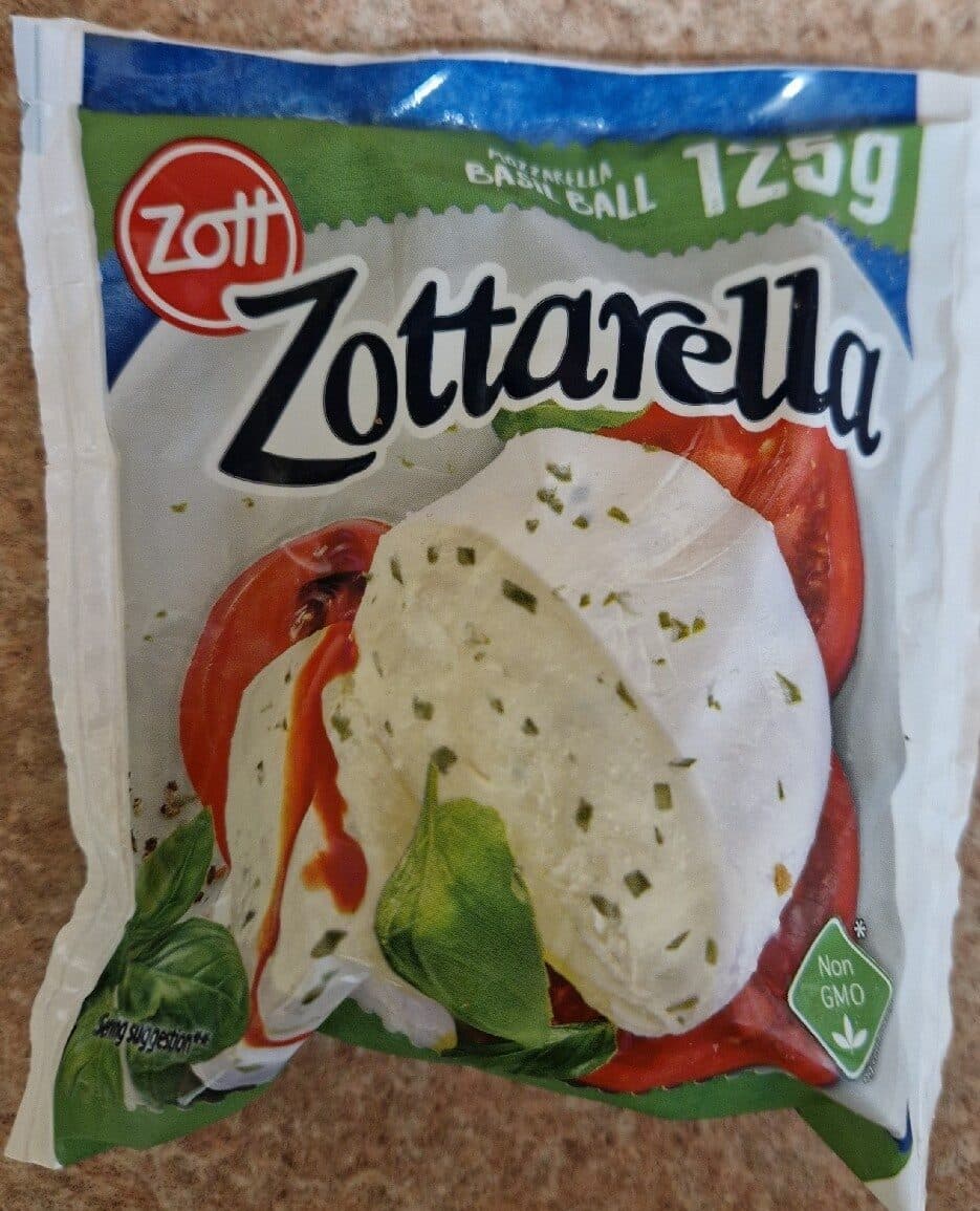 Zott Zottarella s bazalkou packshot