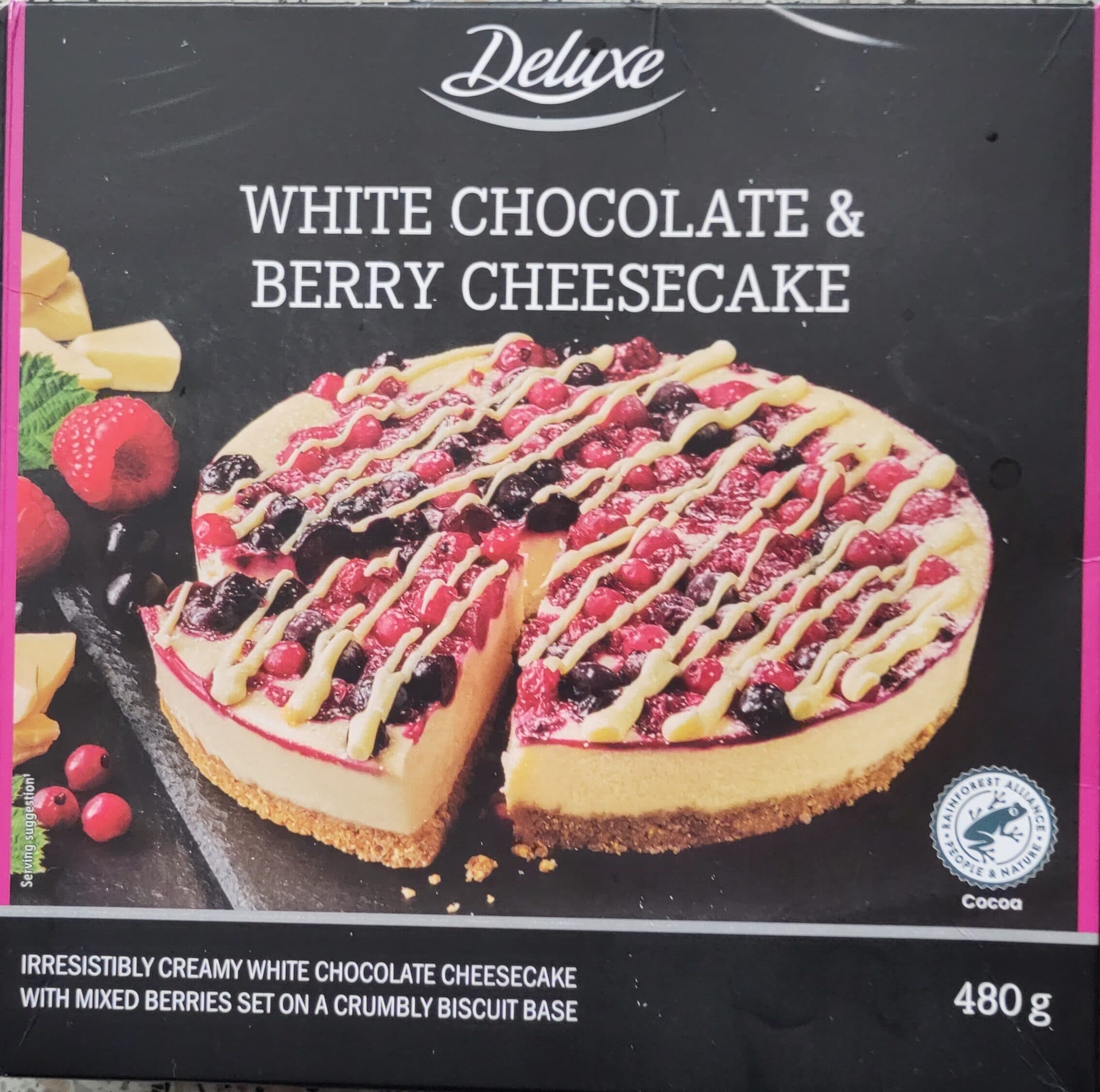 Deluxe Valkosuklaa ja marjat juustokakku packshot