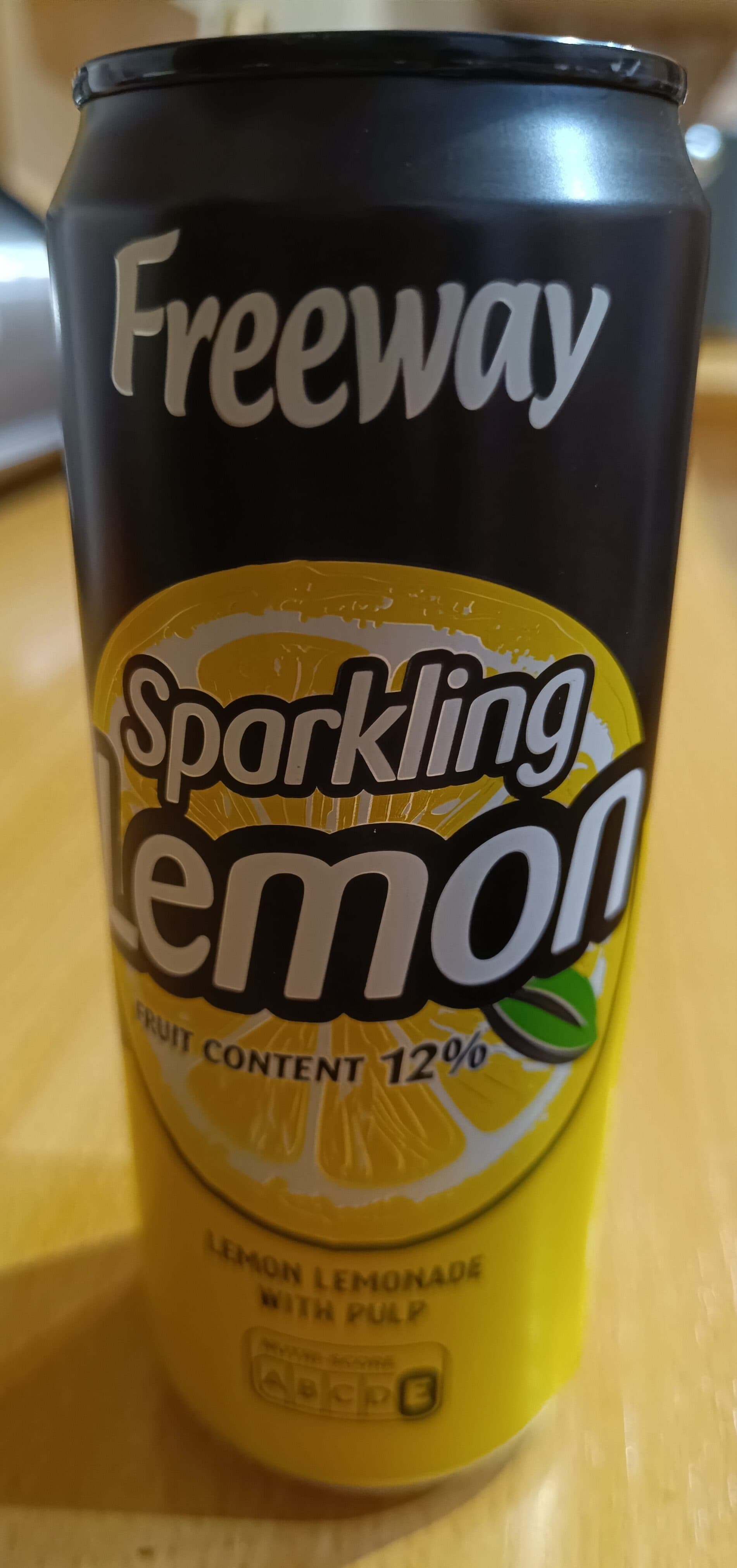 Freeway sparkling lemon drink packshot