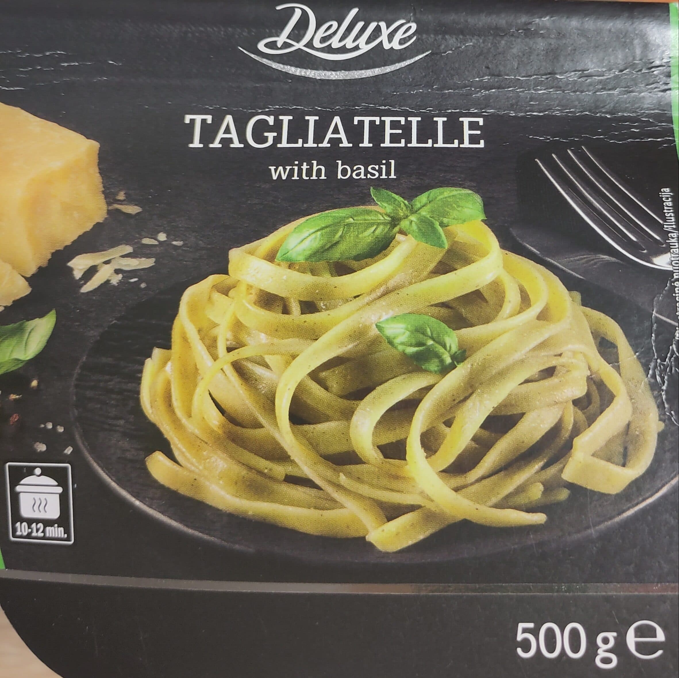 Deluxe Tagliatelle with basil packshot