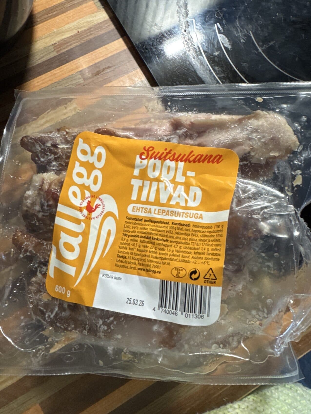 Tallegg Suitsukana Pooltiivad packshot