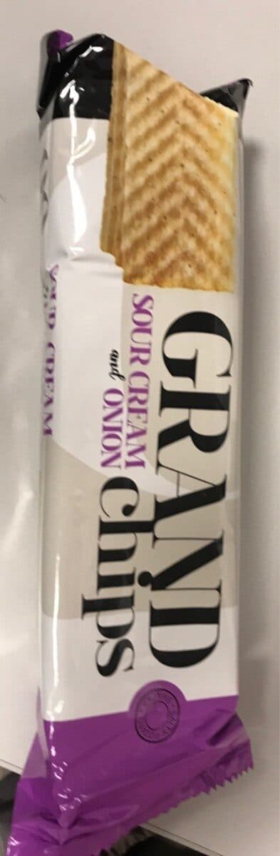 Grand chips sour cream & onion packshot