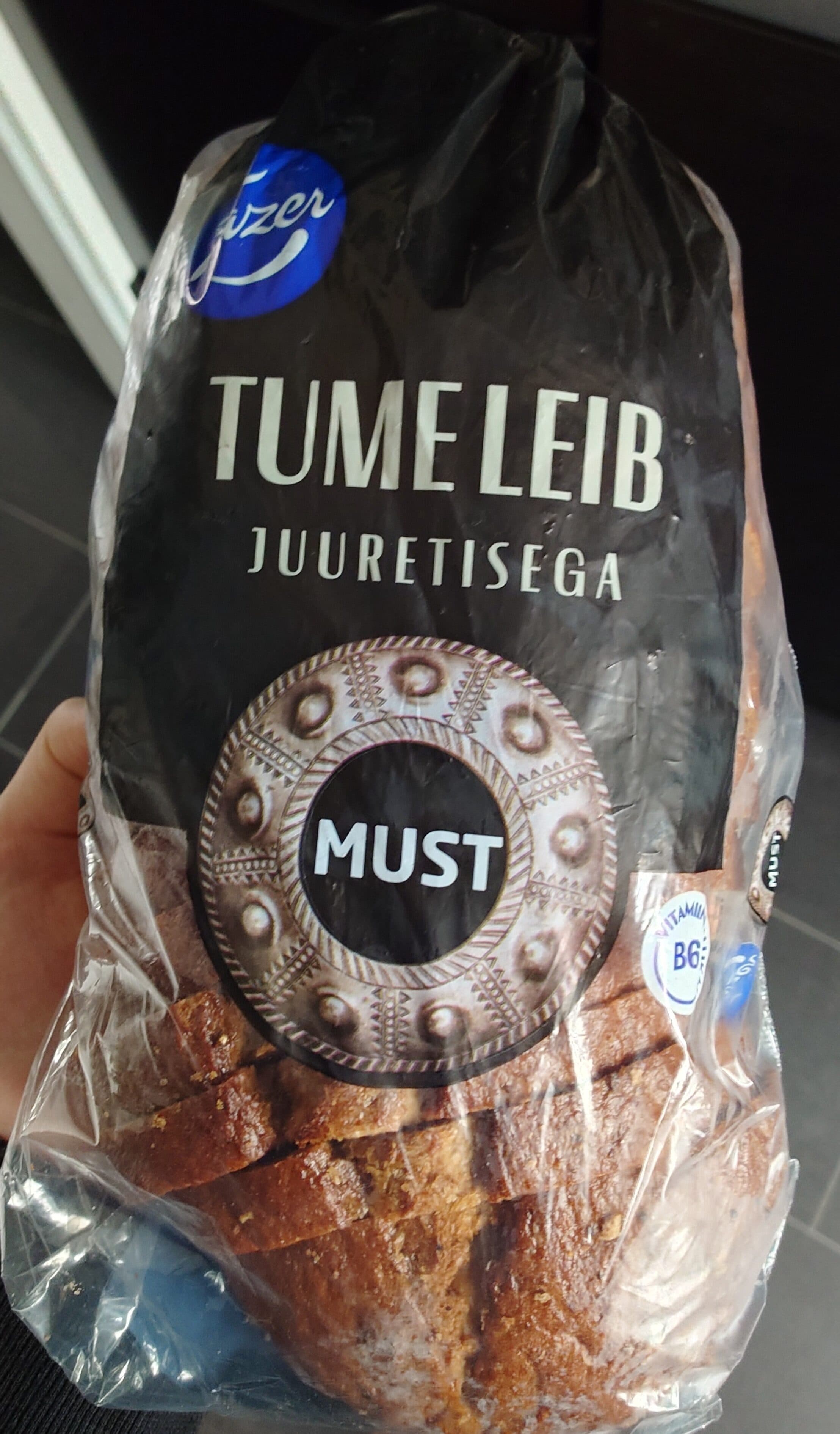 Dark Rye bread packshot