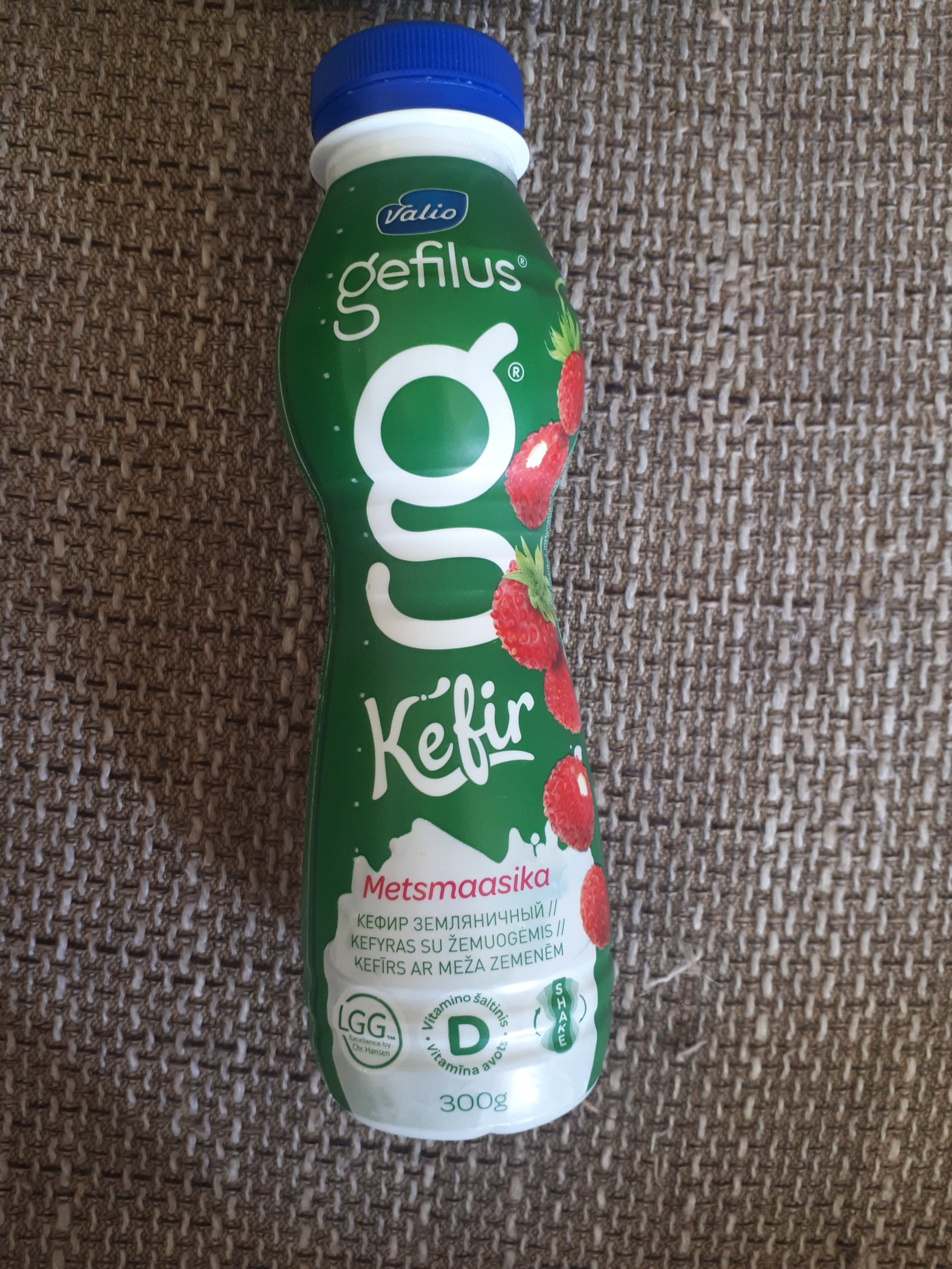 Valio/ Gefilus Metsmaasikakeefir packshot